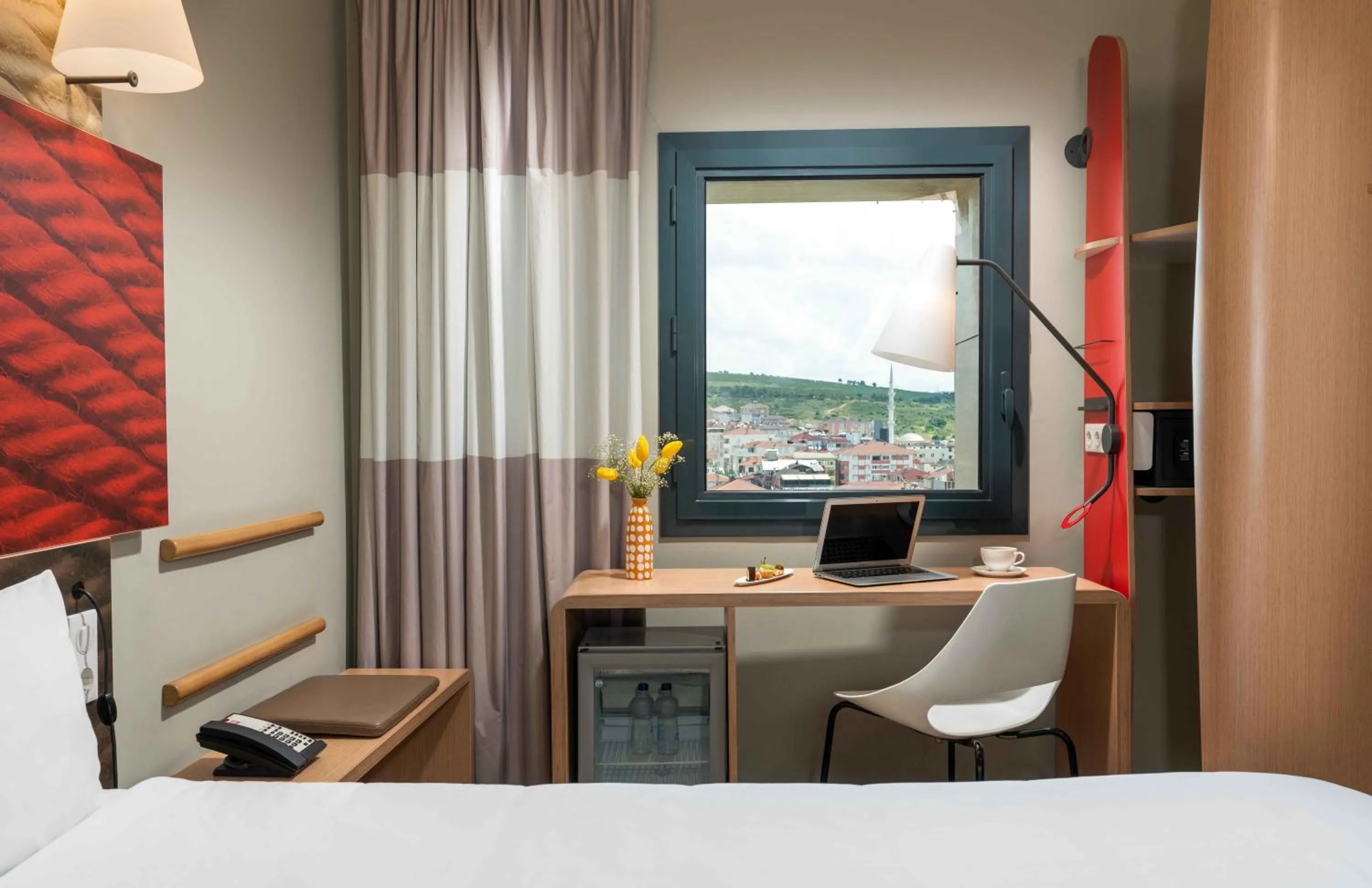 Bedroom, Bed in Ibis Istanbul Tuzla Hotel