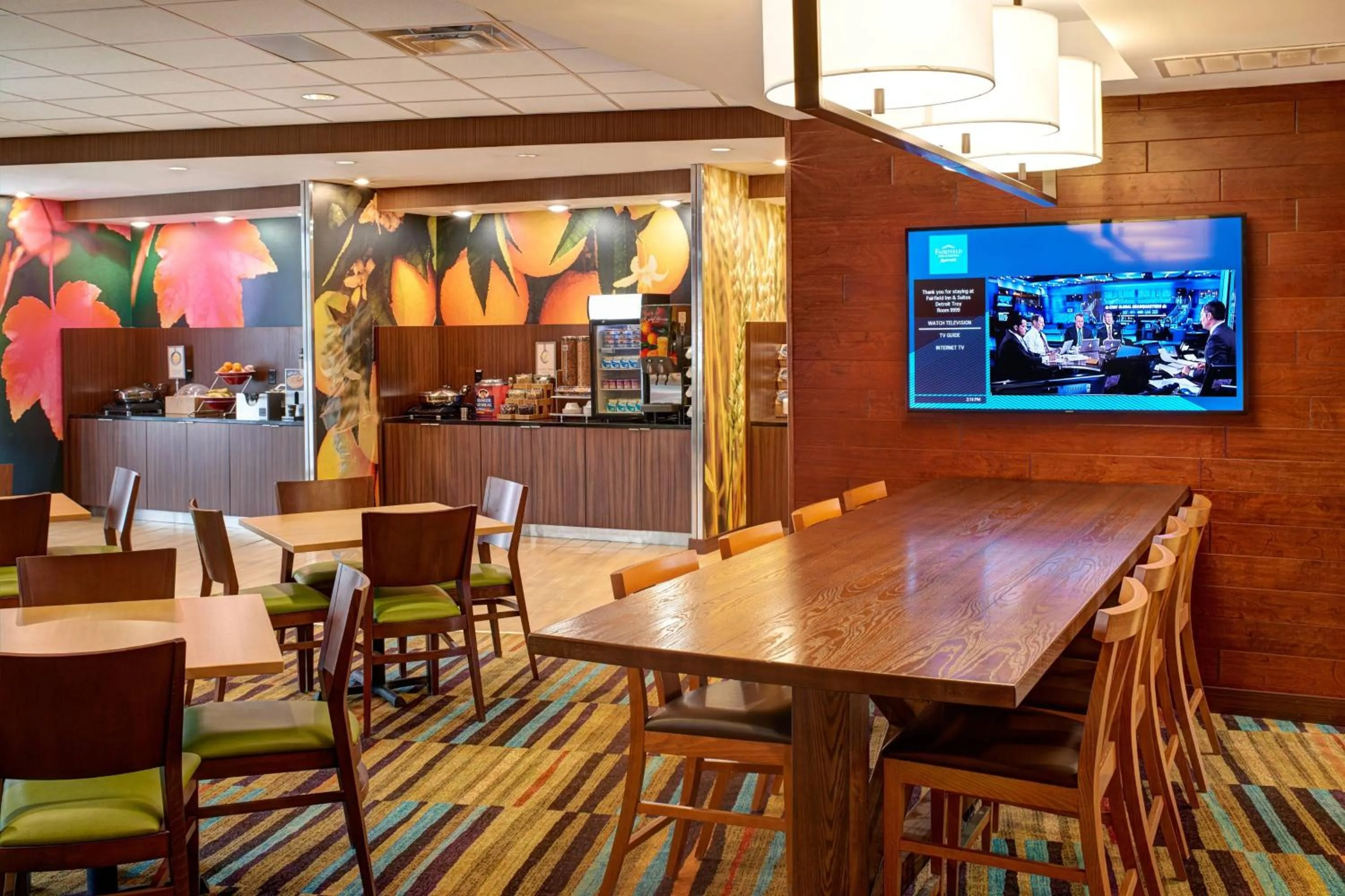 Breakfast in Fairfield Inn & Suites by Marriott Detroit Troy