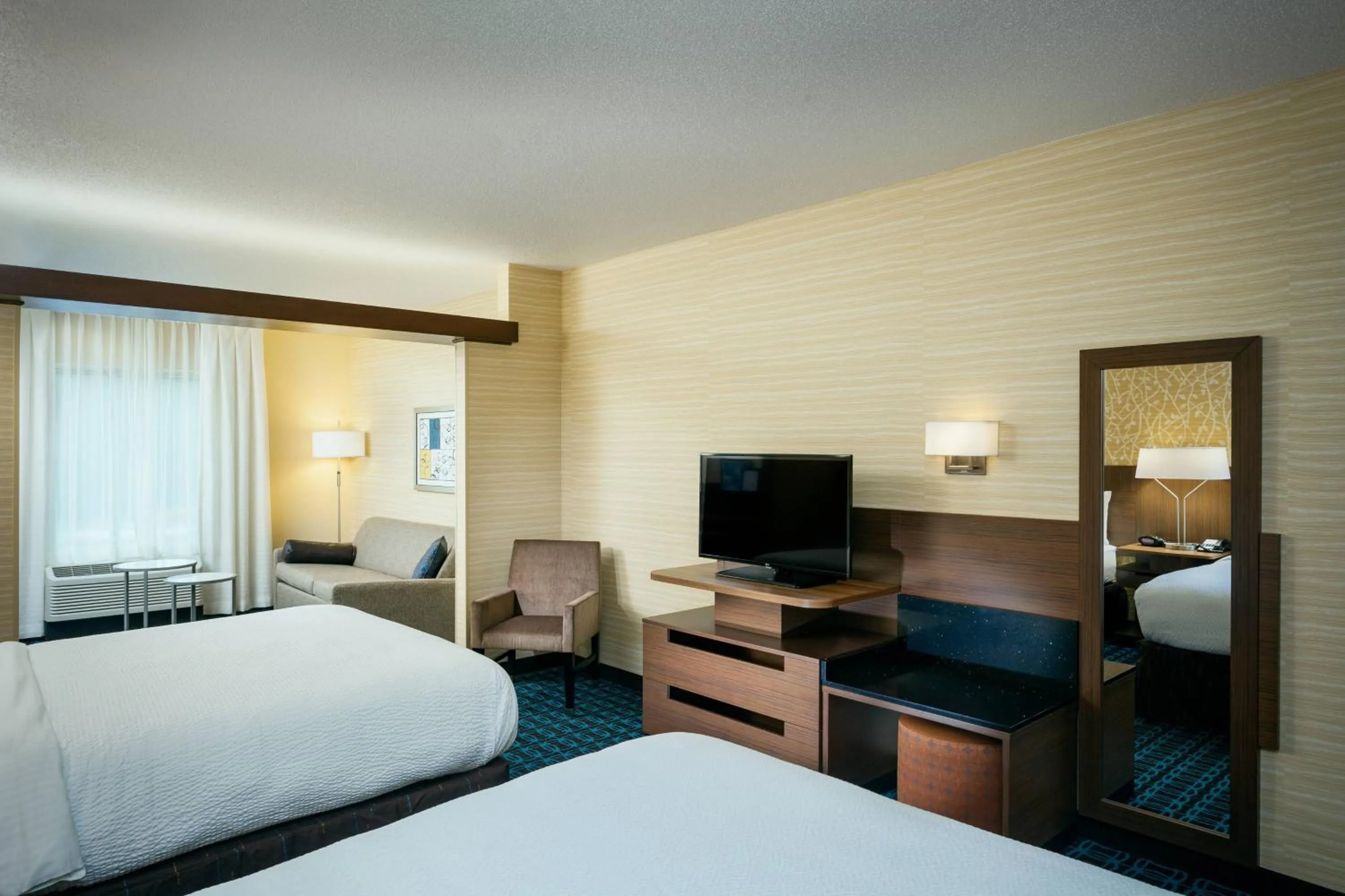 Photo of the whole room, Bed in Fairfield Inn & Suites by Marriott Tacoma DuPont