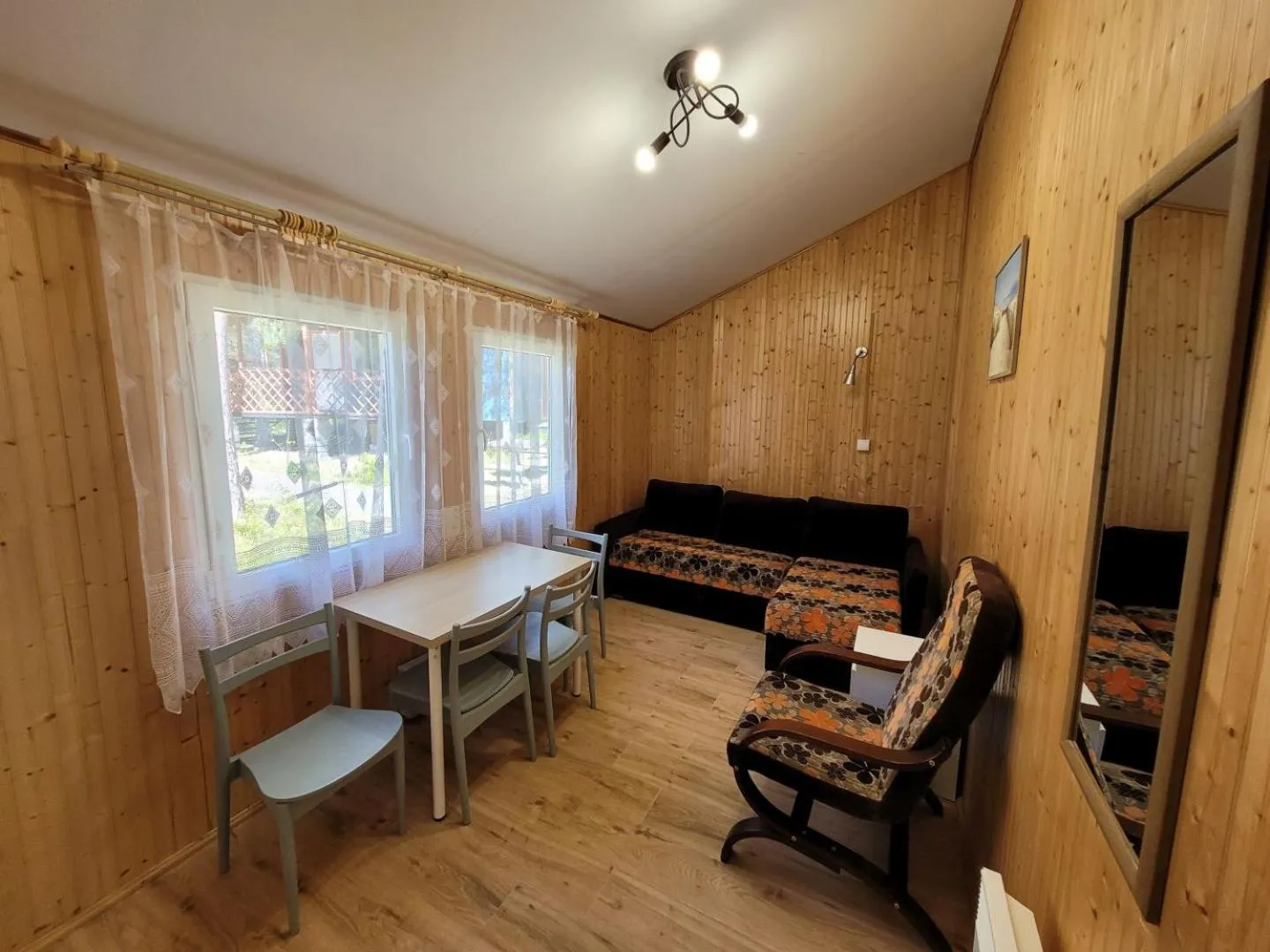 OW Krakus I - pokoje i domki