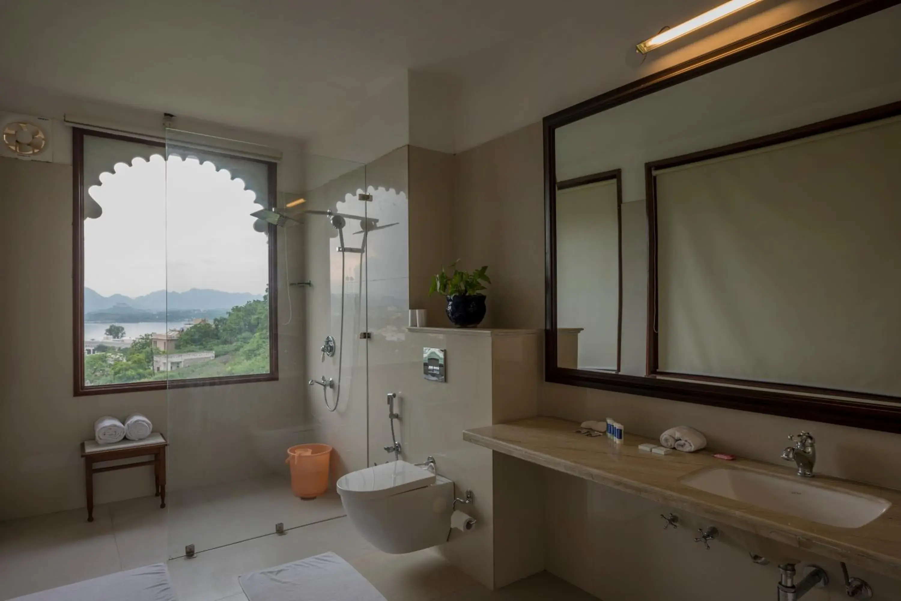 Bathroom in Hotel Raj Kuber Bathroom in Hotel Raj Kuber