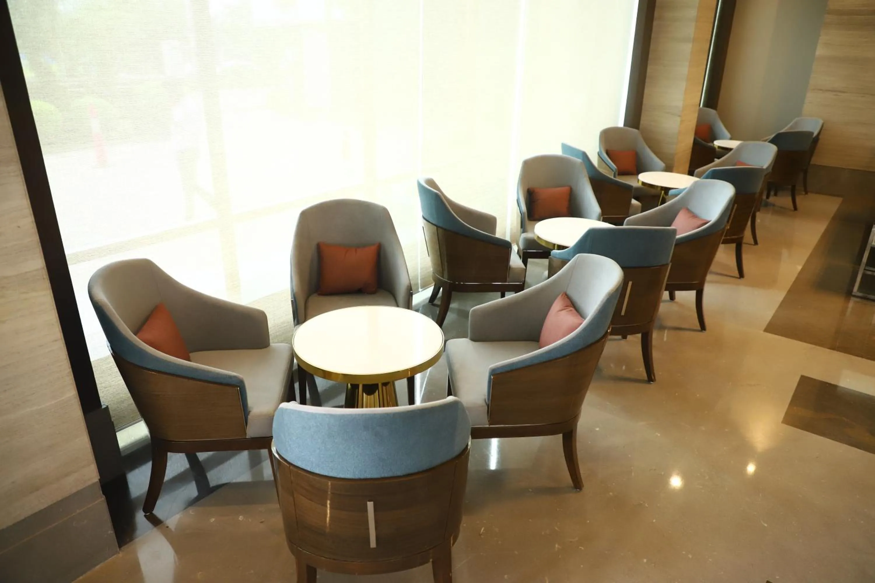 Restaurant/places to eat in Efcee Sarovar Premiere Bhavnagar