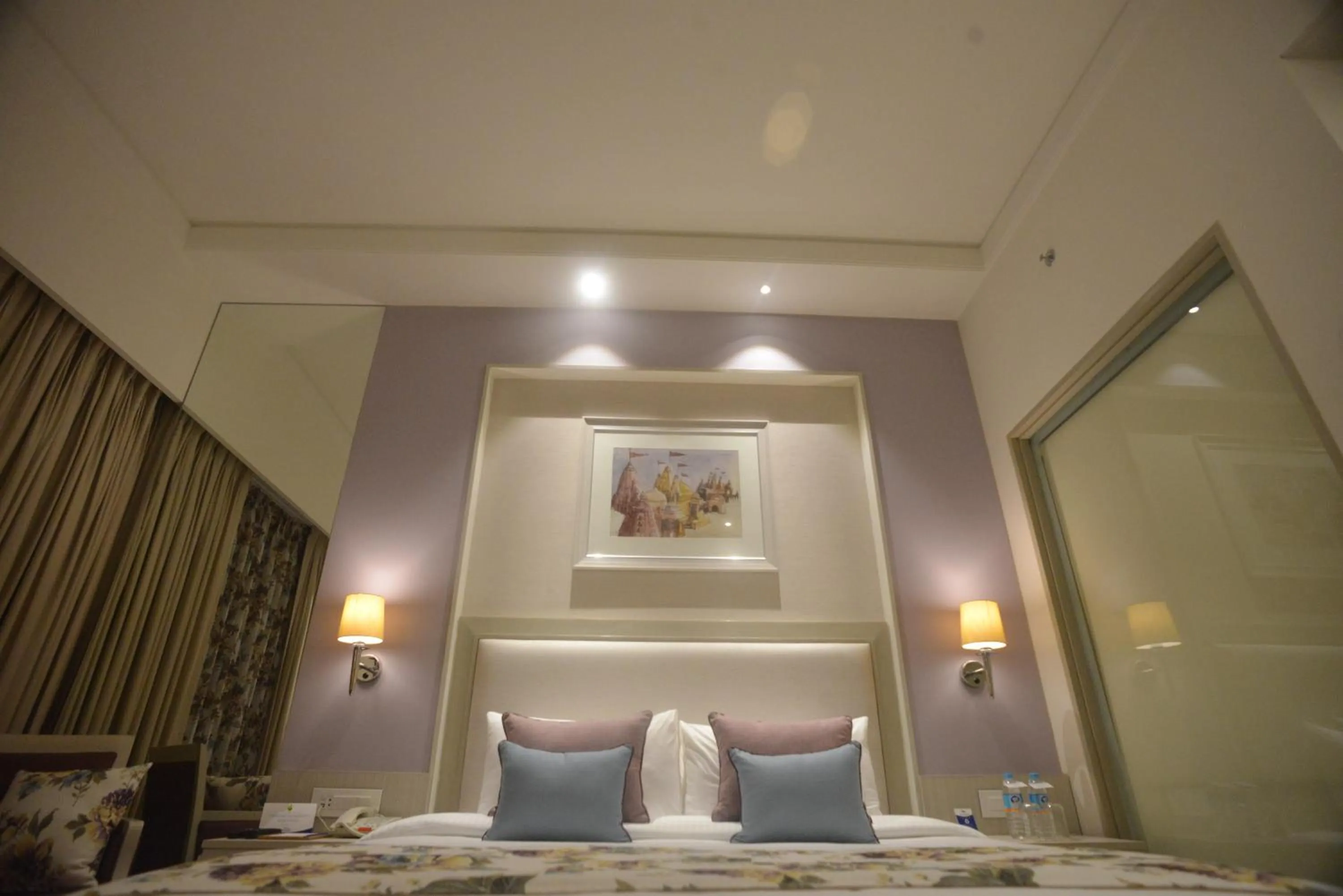 Bedroom, Bed in Efcee Sarovar Premiere Bhavnagar