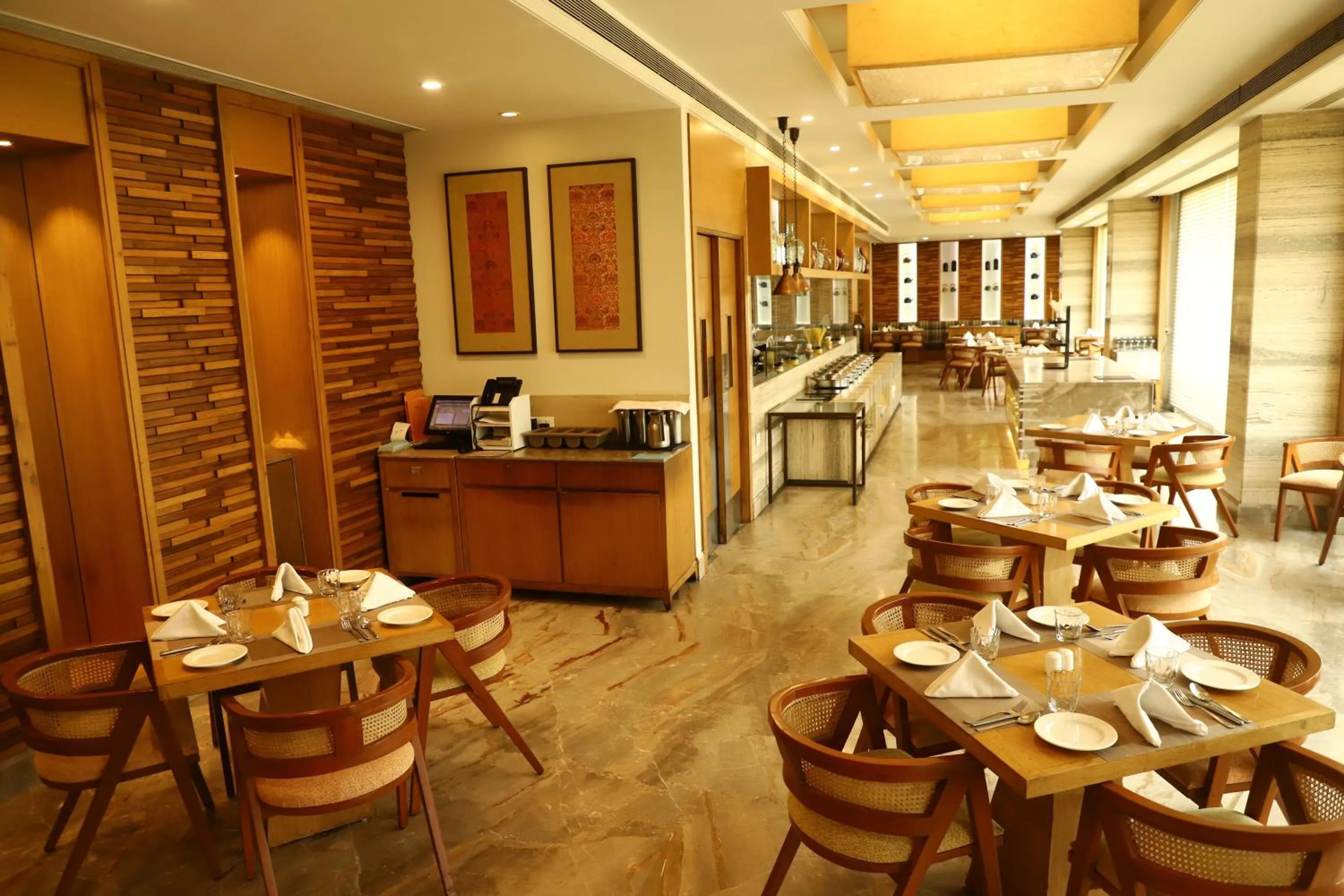 Restaurant/places to eat in Efcee Sarovar Premiere Bhavnagar