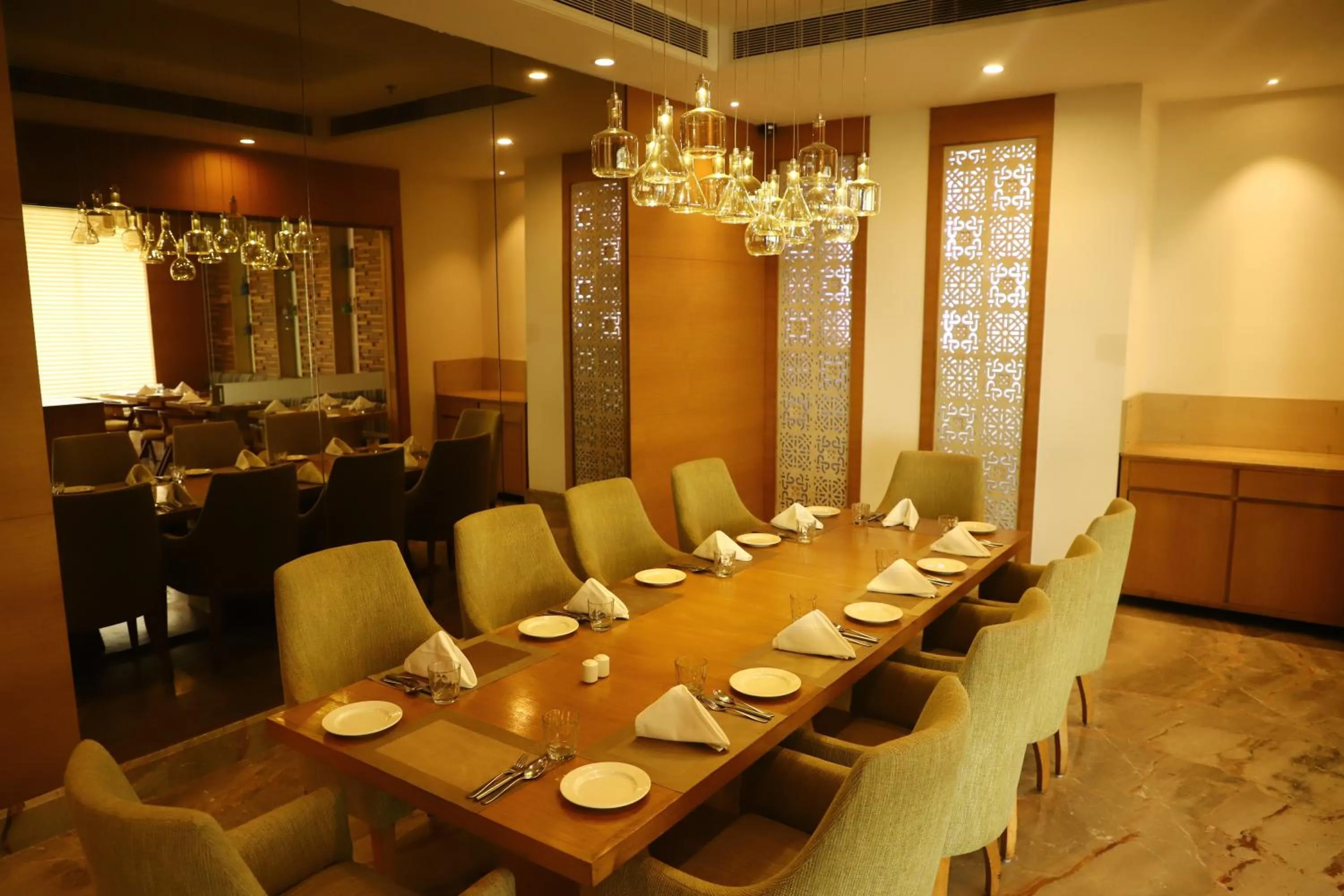 Restaurant/places to eat in Efcee Sarovar Premiere Bhavnagar