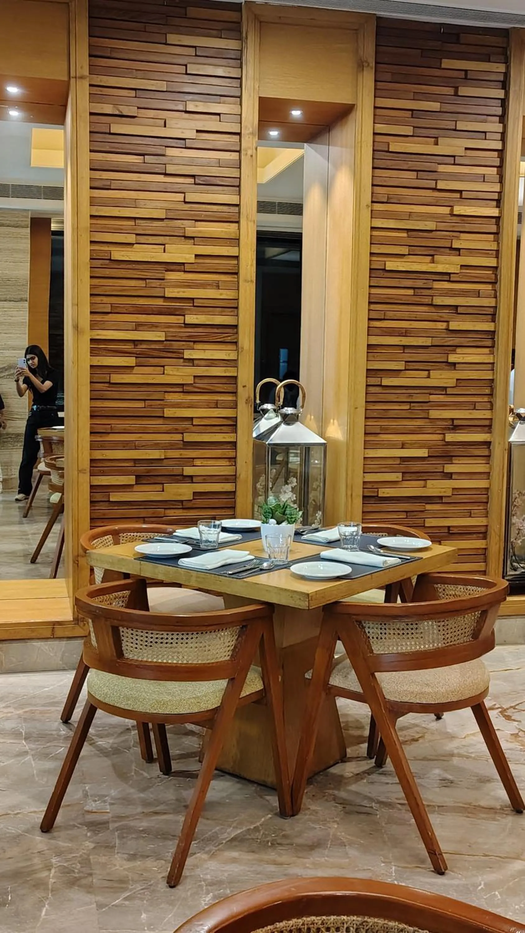 Restaurant/places to eat in Efcee Sarovar Premiere Bhavnagar