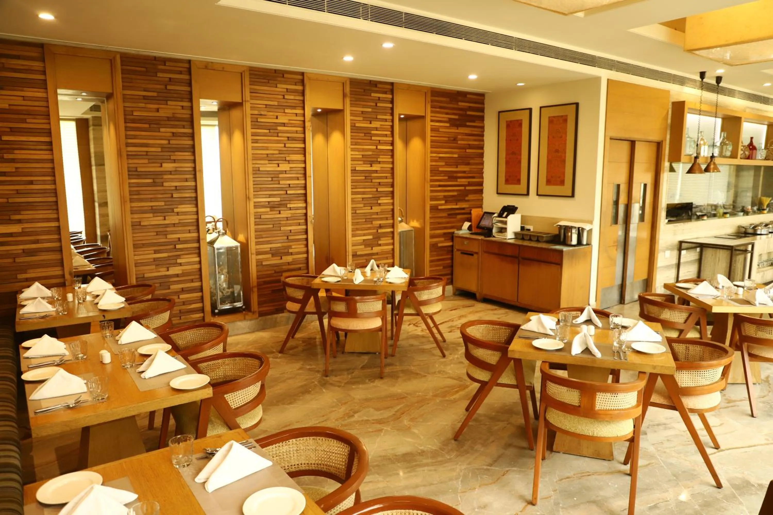 Restaurant/places to eat in Efcee Sarovar Premiere Bhavnagar