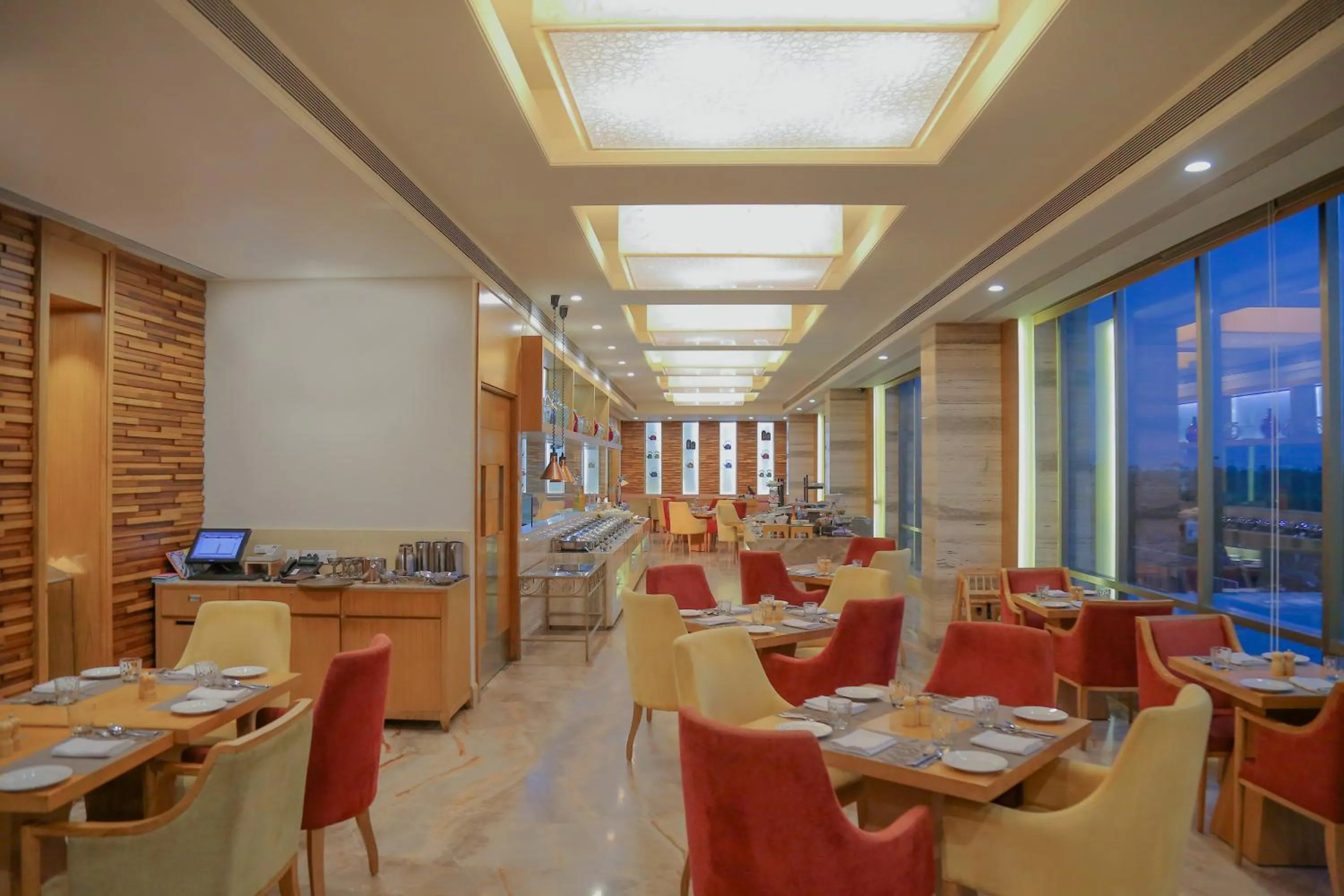Restaurant/places to eat in Efcee Sarovar Premiere Bhavnagar