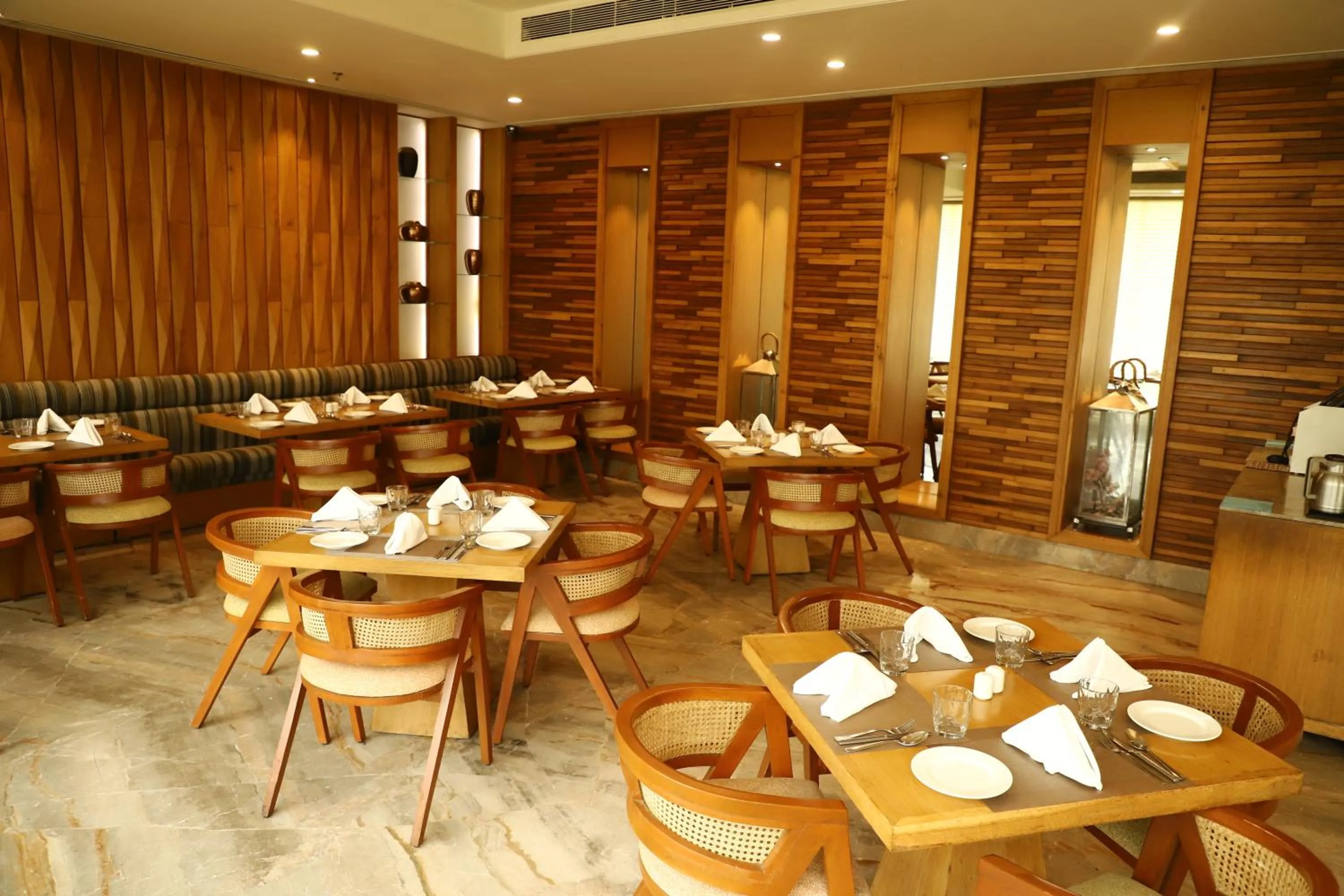 Restaurant/places to eat in Efcee Sarovar Premiere Bhavnagar