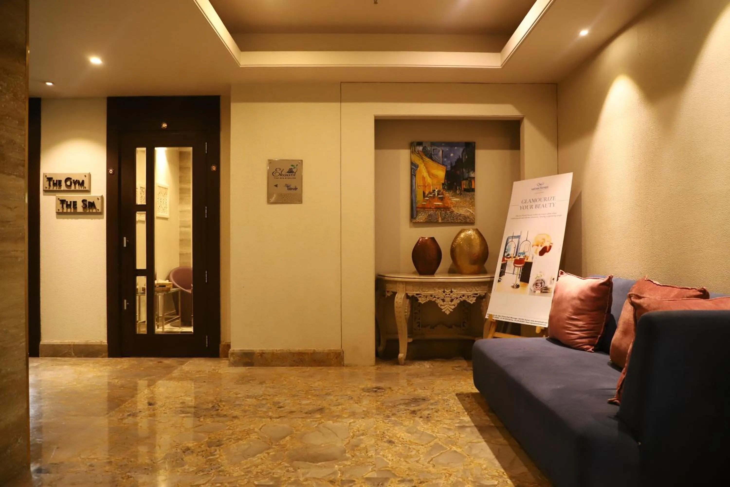 Restaurant/places to eat in Efcee Sarovar Premiere Bhavnagar