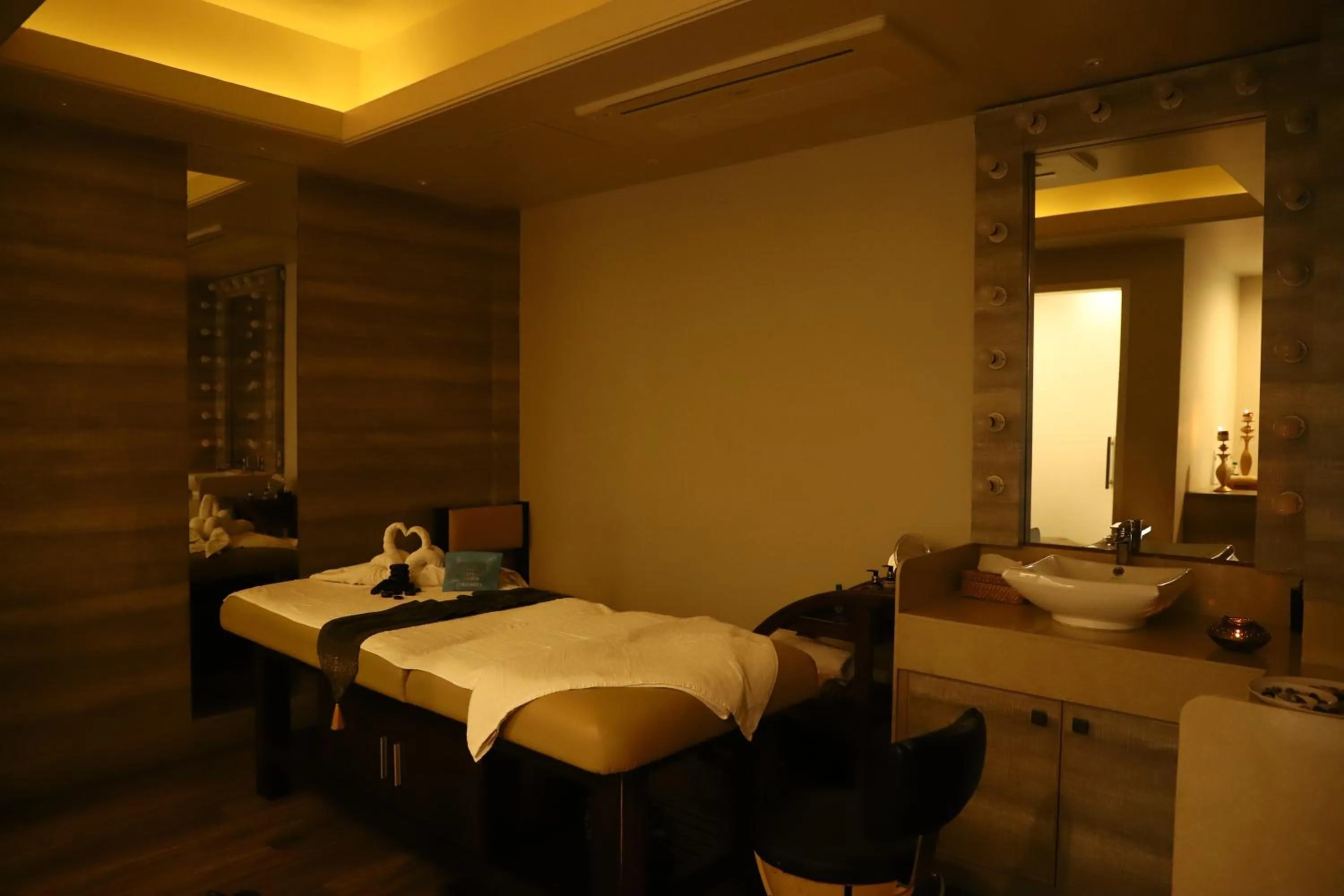 Spa and wellness centre/facilities in Efcee Sarovar Premiere Bhavnagar