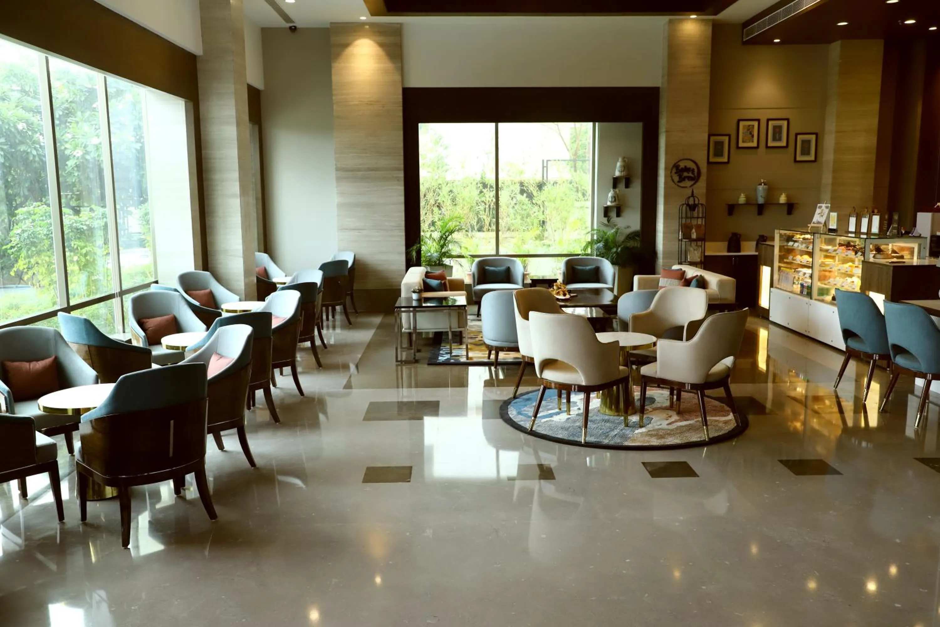 Lounge or bar in Efcee Sarovar Premiere Bhavnagar