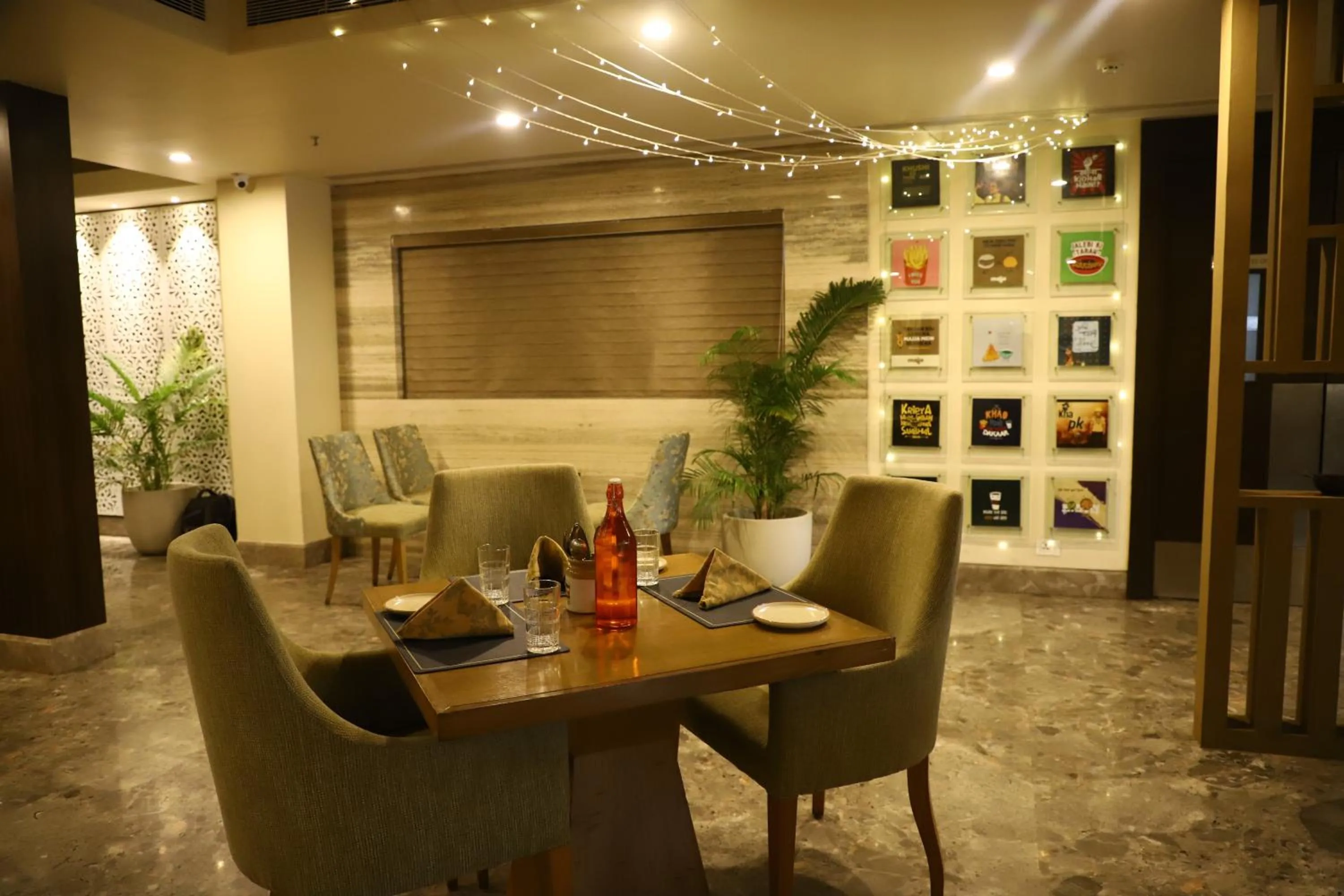Restaurant/places to eat in Efcee Sarovar Premiere Bhavnagar