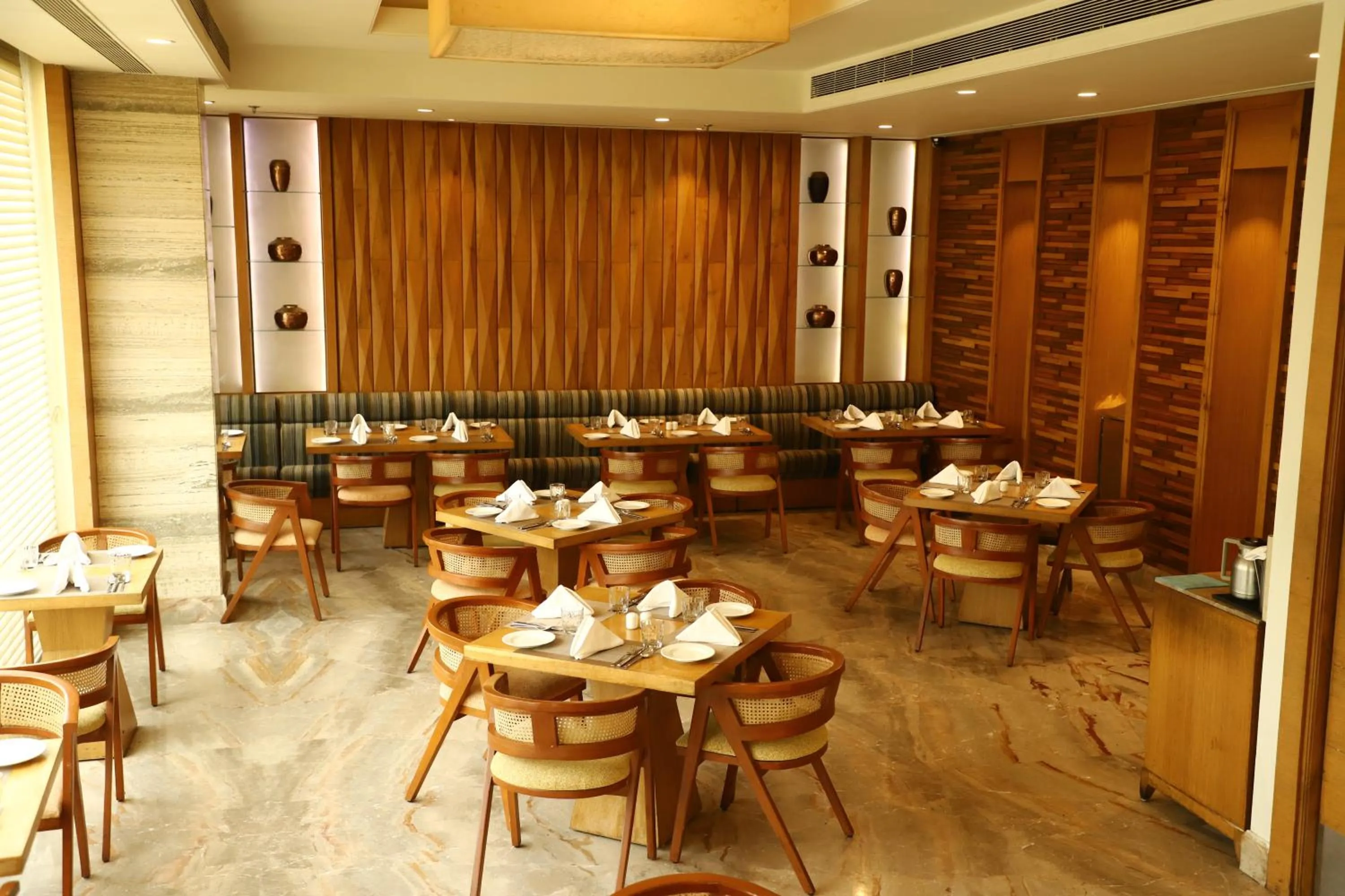 Restaurant/places to eat in Efcee Sarovar Premiere Bhavnagar