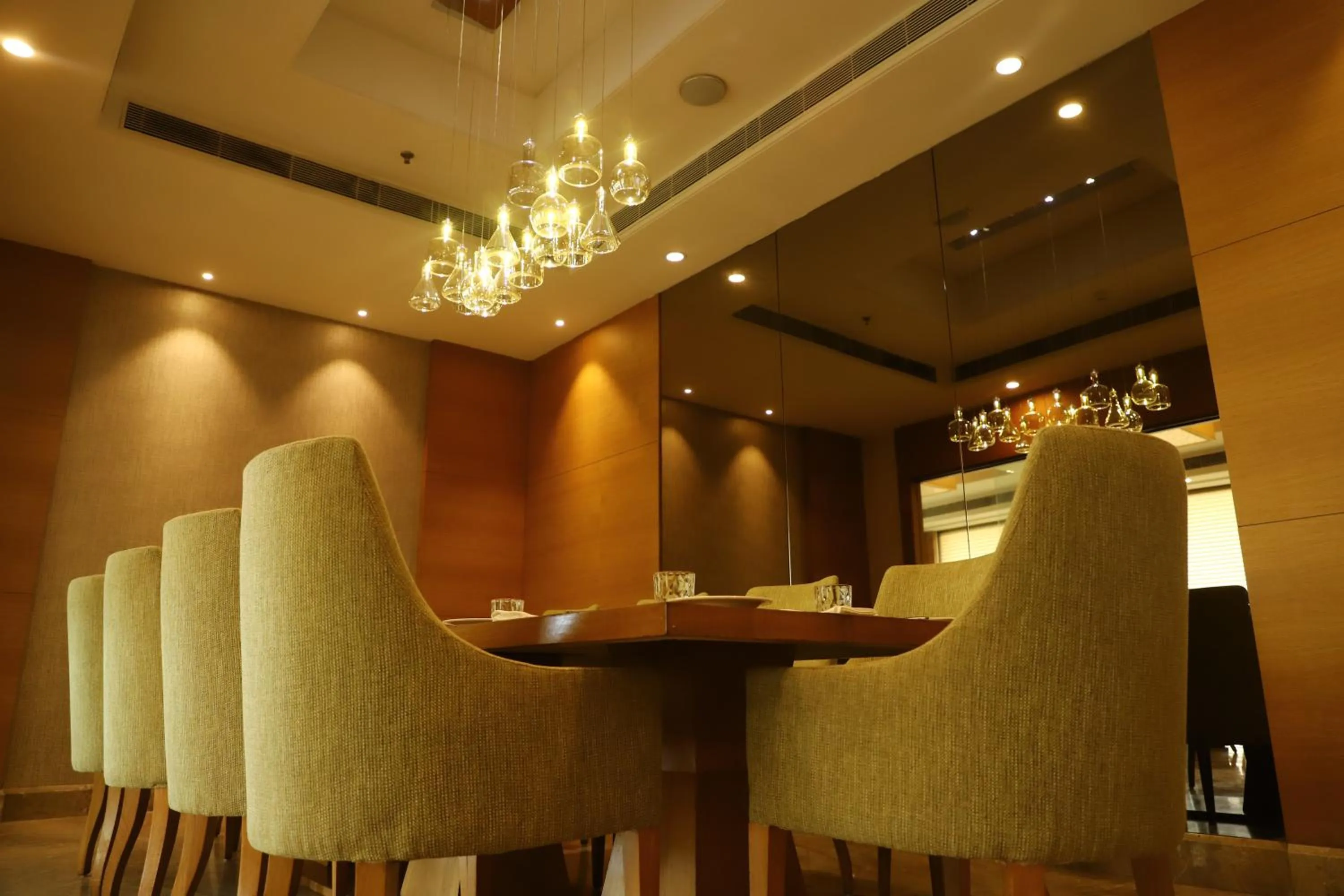 Restaurant/places to eat in Efcee Sarovar Premiere Bhavnagar