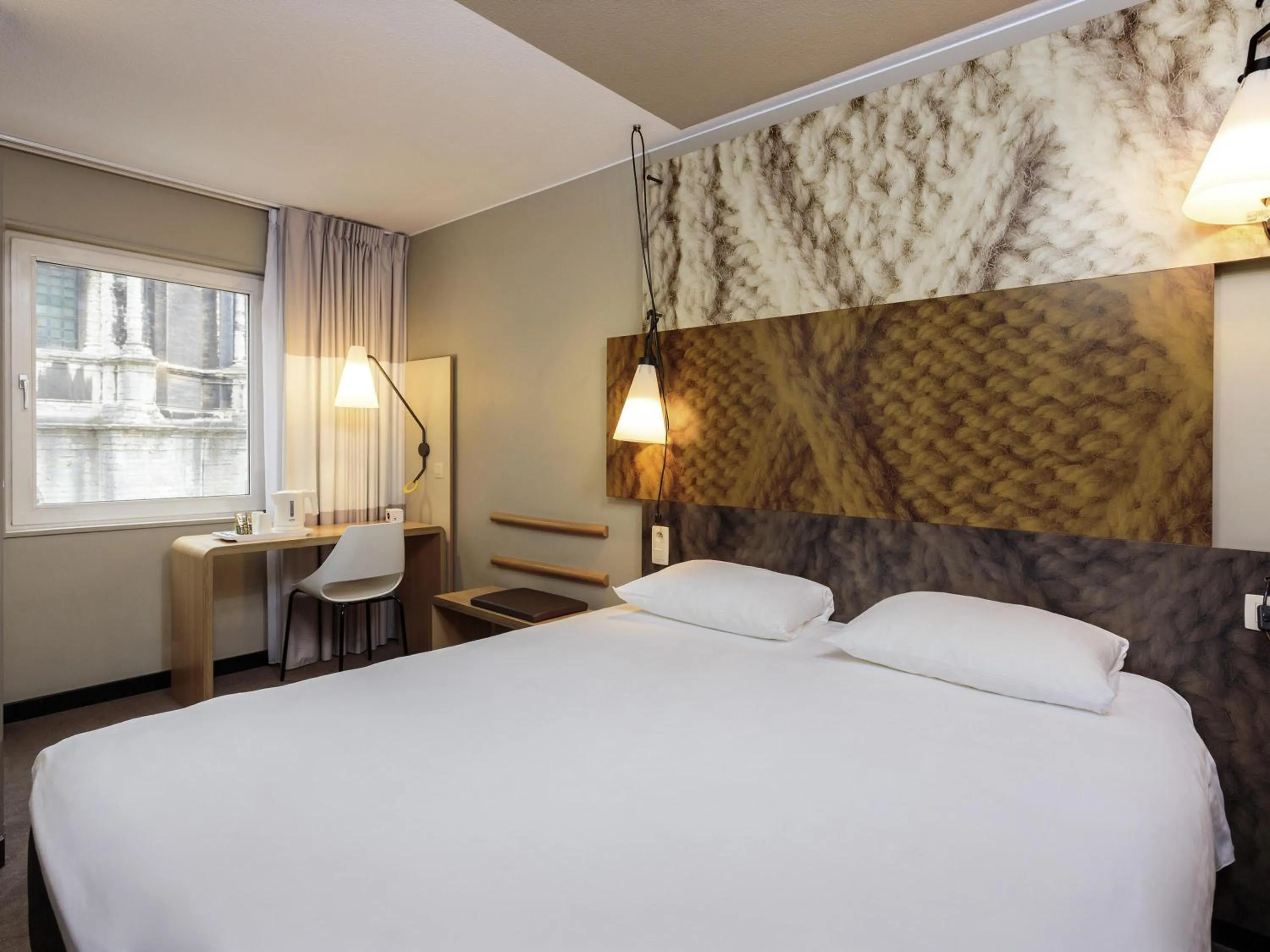 Bedroom, Bed in Ibis Brussels City Centre