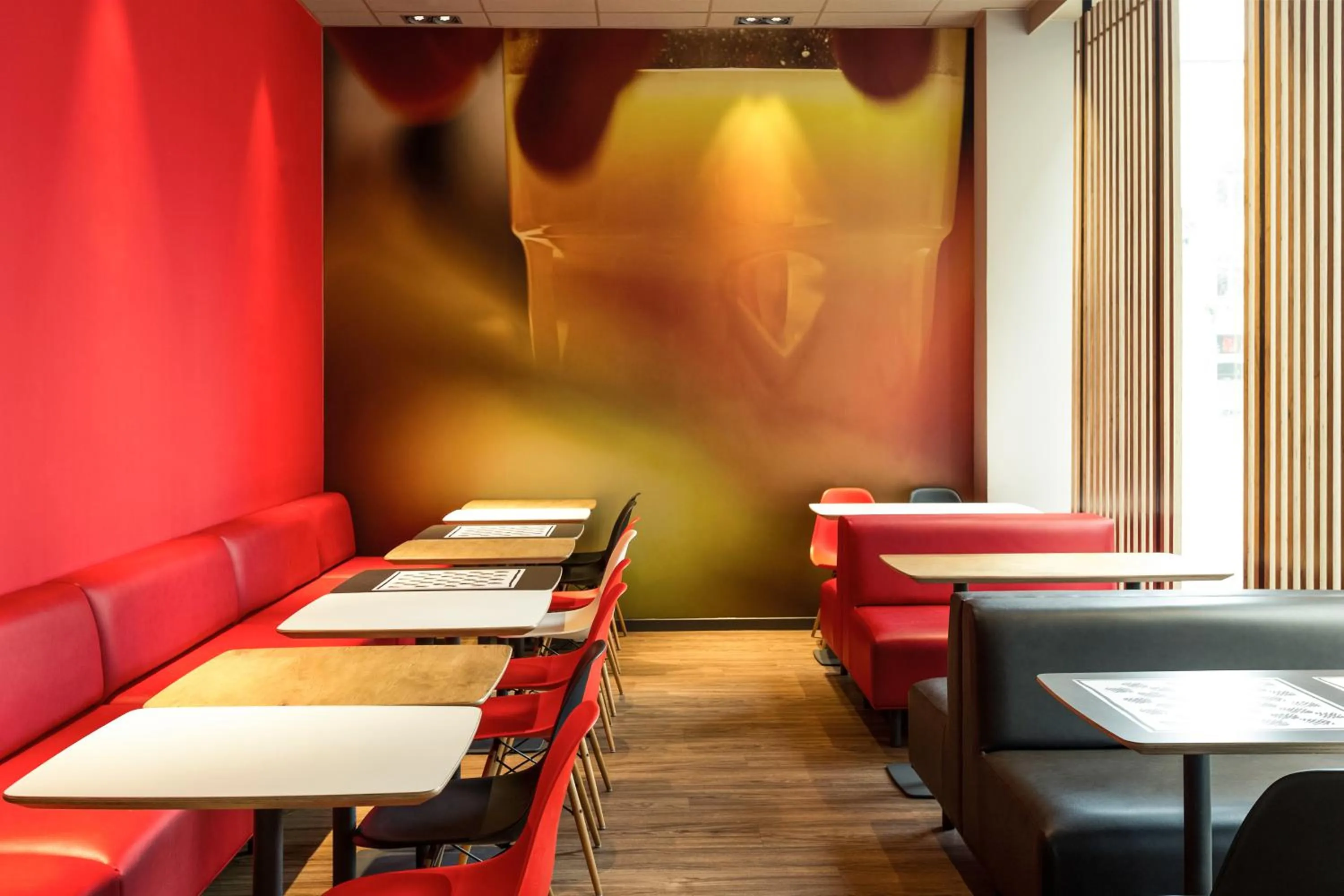 Restaurant/places to eat in Ibis Brussels City Centre