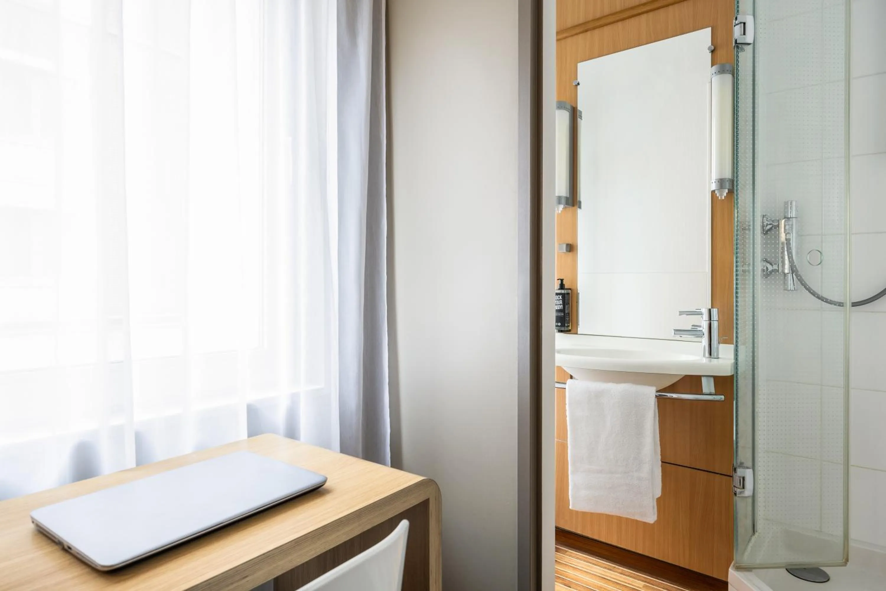 Bathroom in Ibis Brussels City Centre