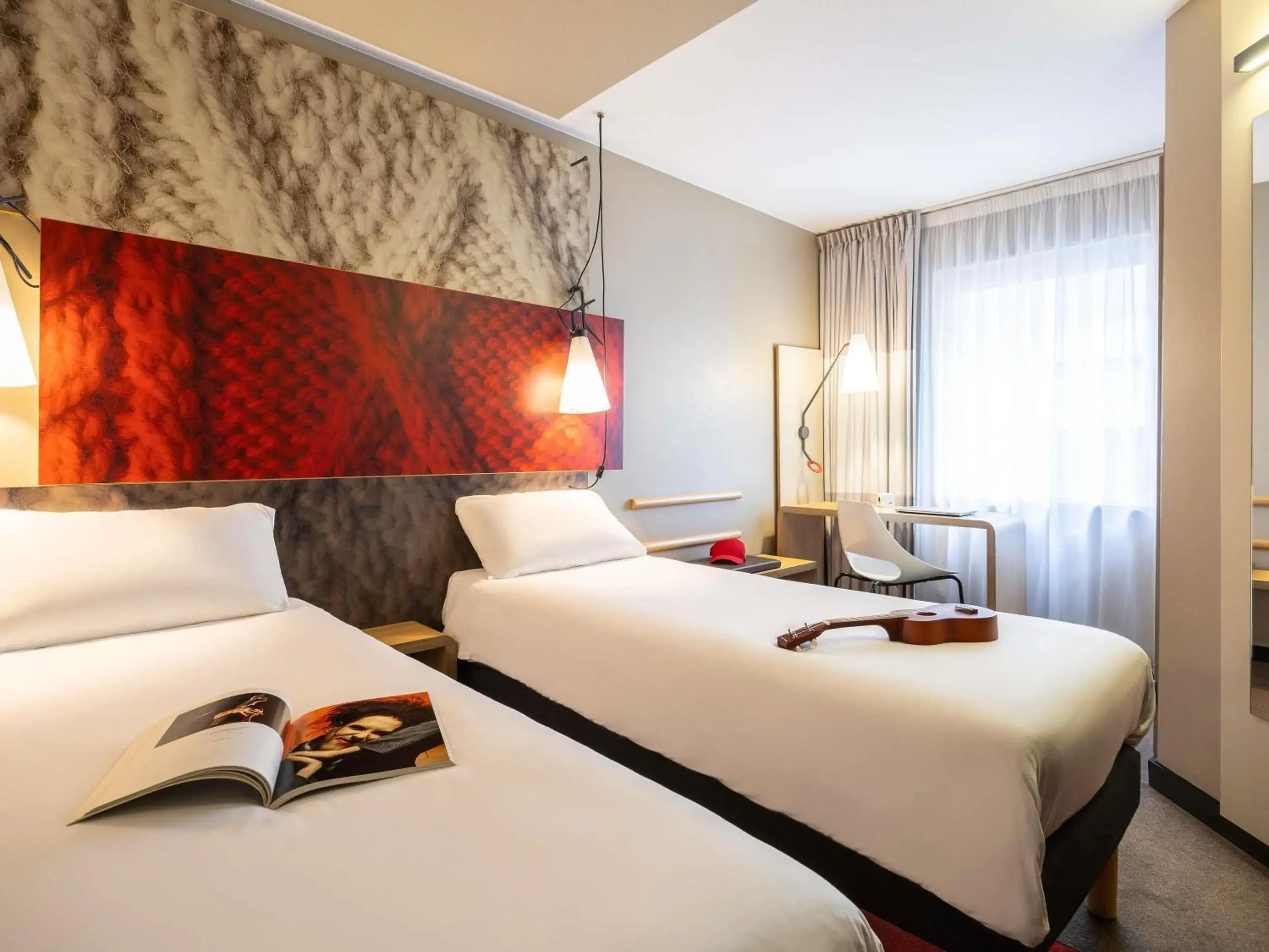 Bedroom, Bed in Ibis Brussels City Centre Bedroom, Bed in Ibis Brussels City Centre