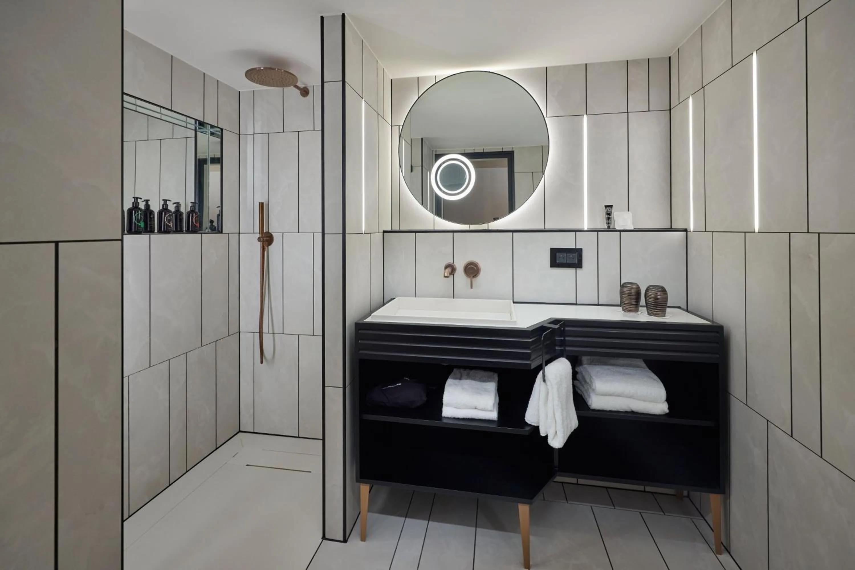 Bathroom in Cardo Brussels, Autograph Collection