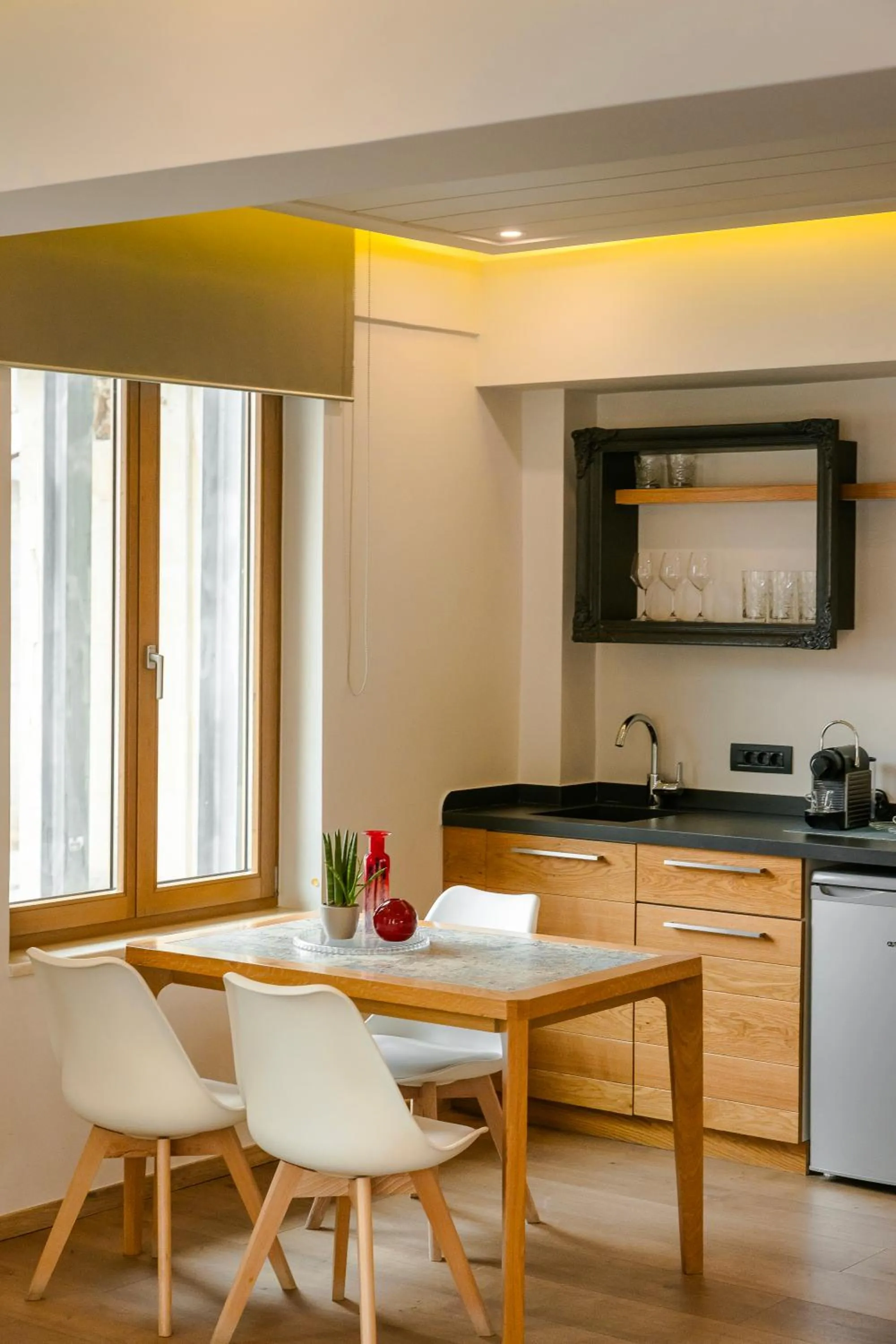 Dining area in Querini Luxury Suites