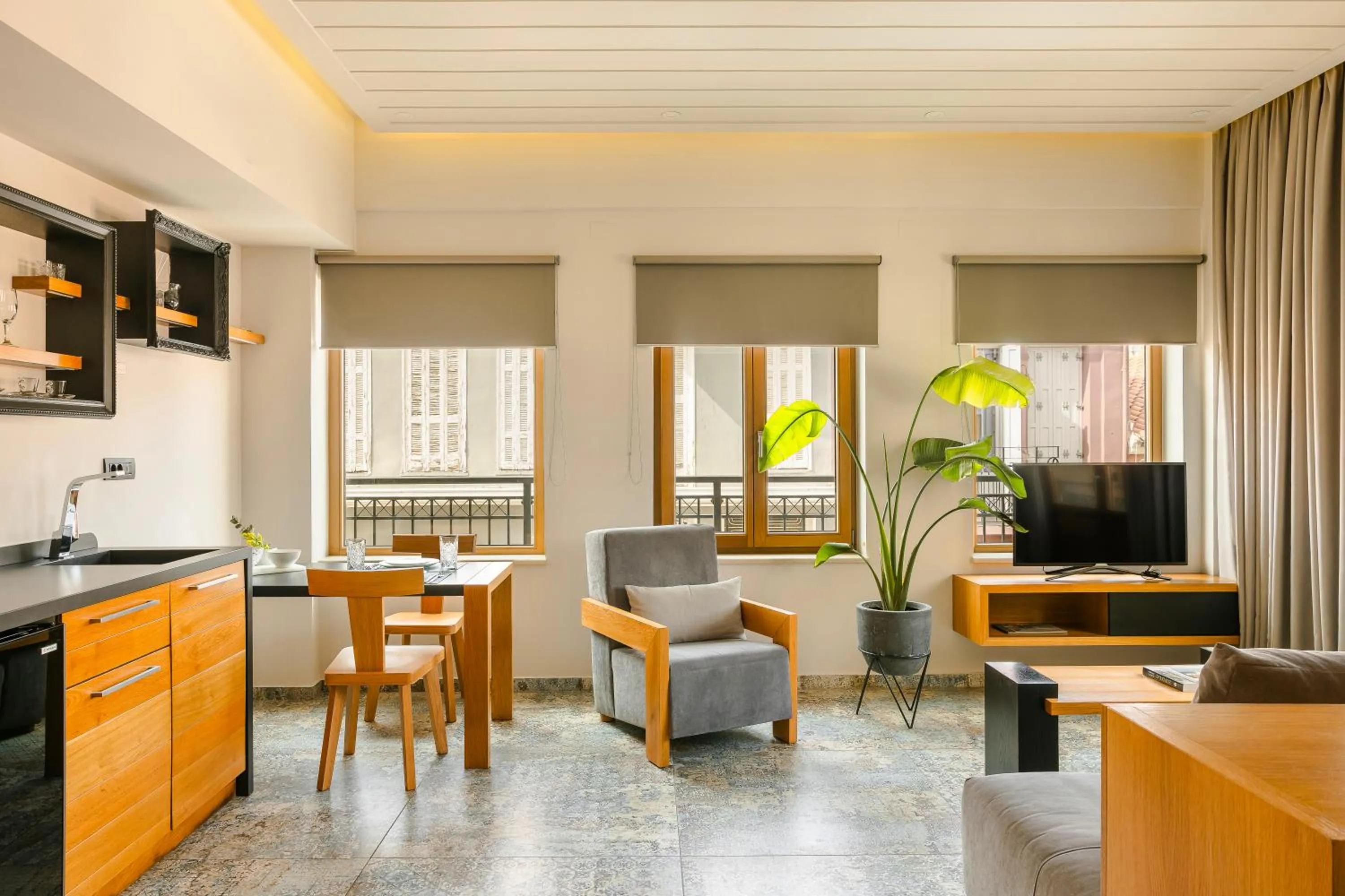 Photo of the whole room in Querini Luxury Suites