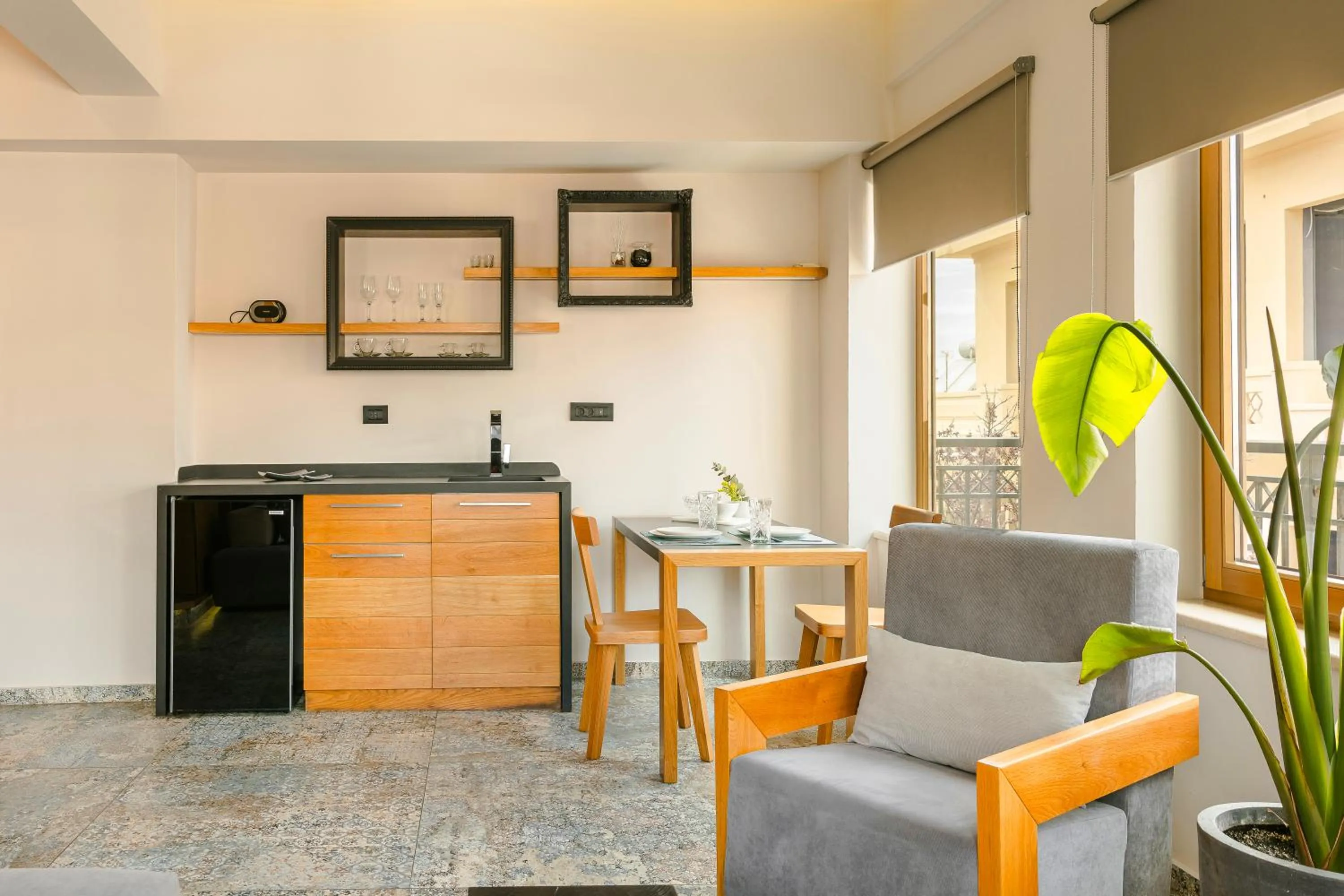 Seating area in Querini Luxury Suites