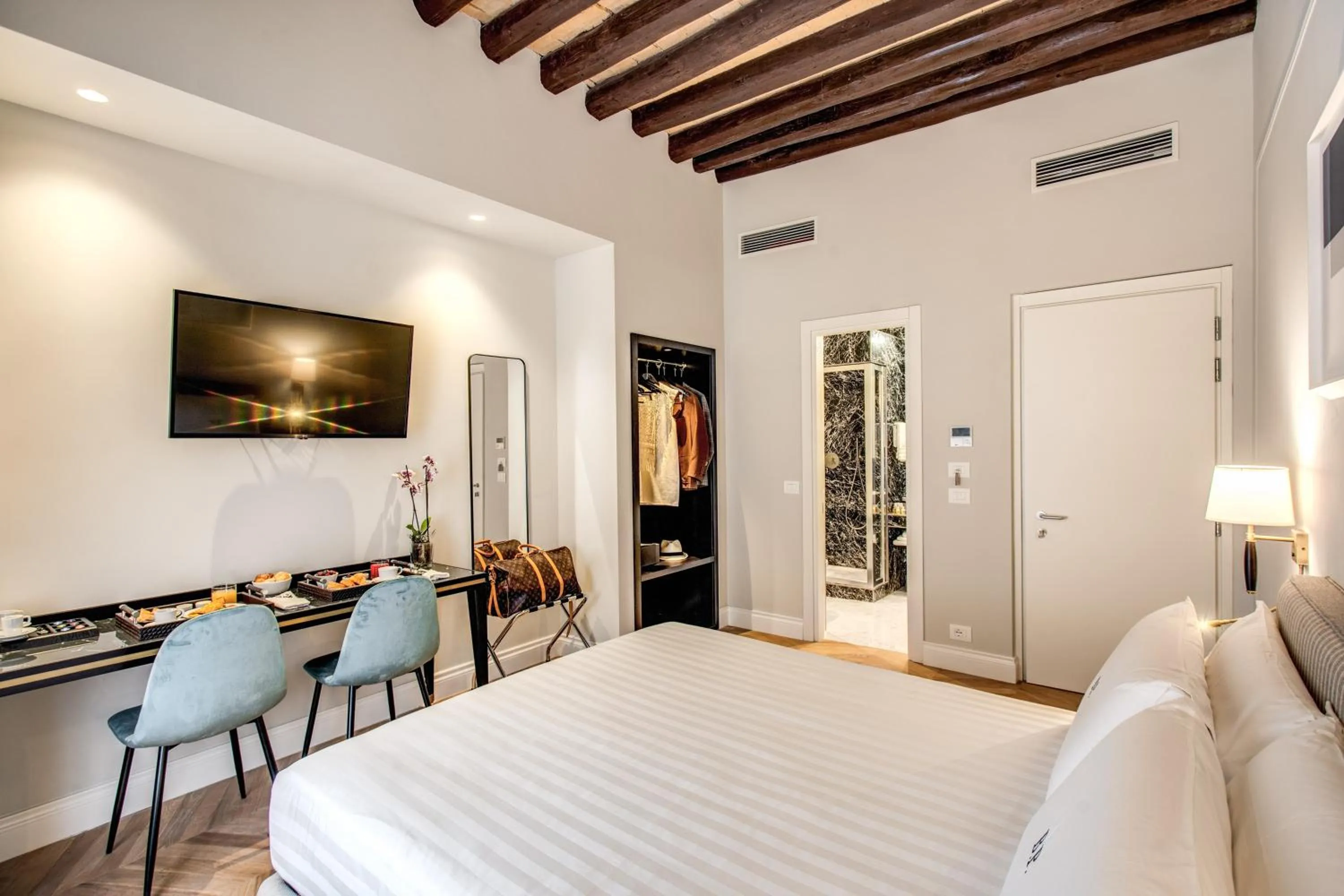 Bedroom, Bed in Babuino Palace&Suites