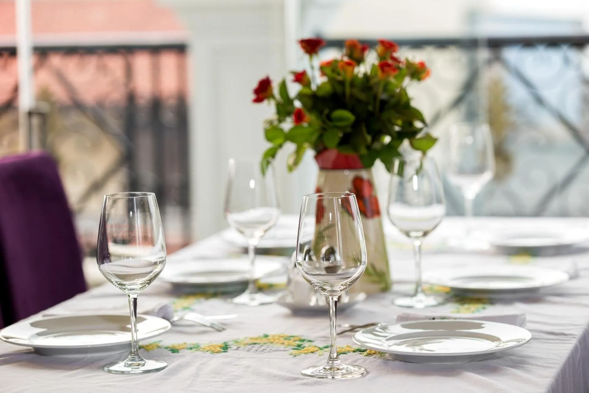 Restaurant/places to eat in Maro Hotel