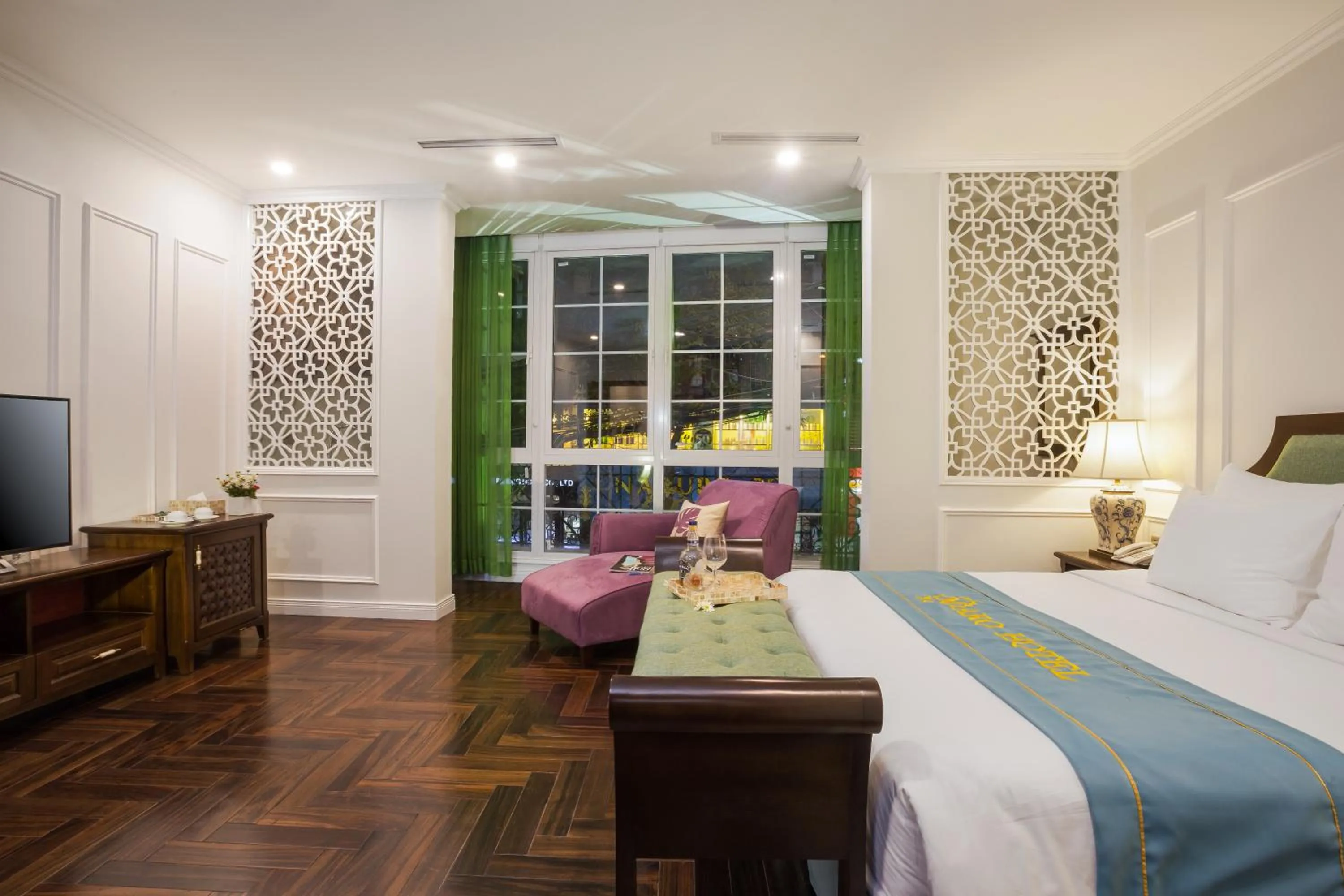 Bedroom, Bed in Maro Hotel