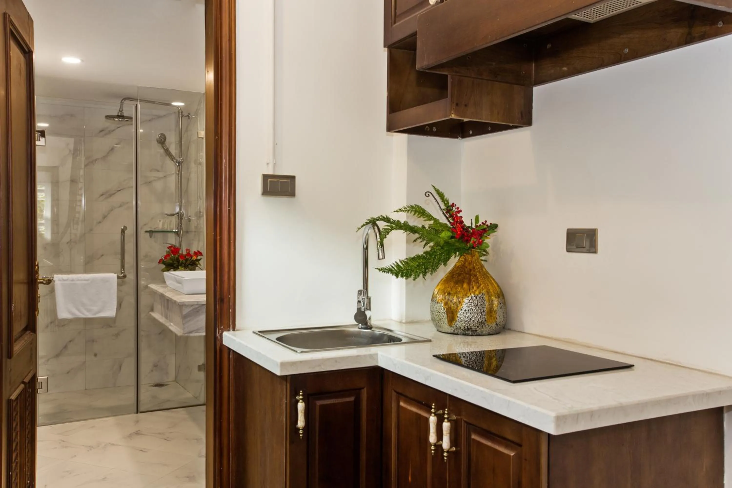 Kitchen or kitchenette in Maro Hotel