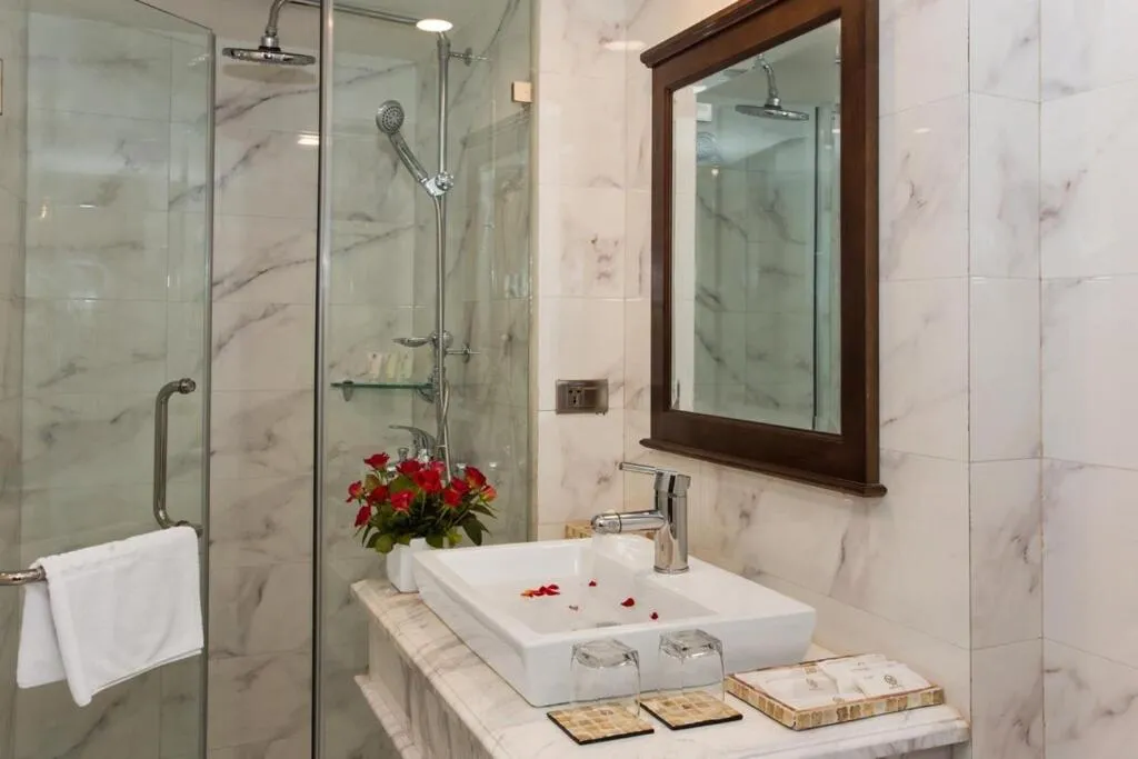 Shower in Maro Hotel