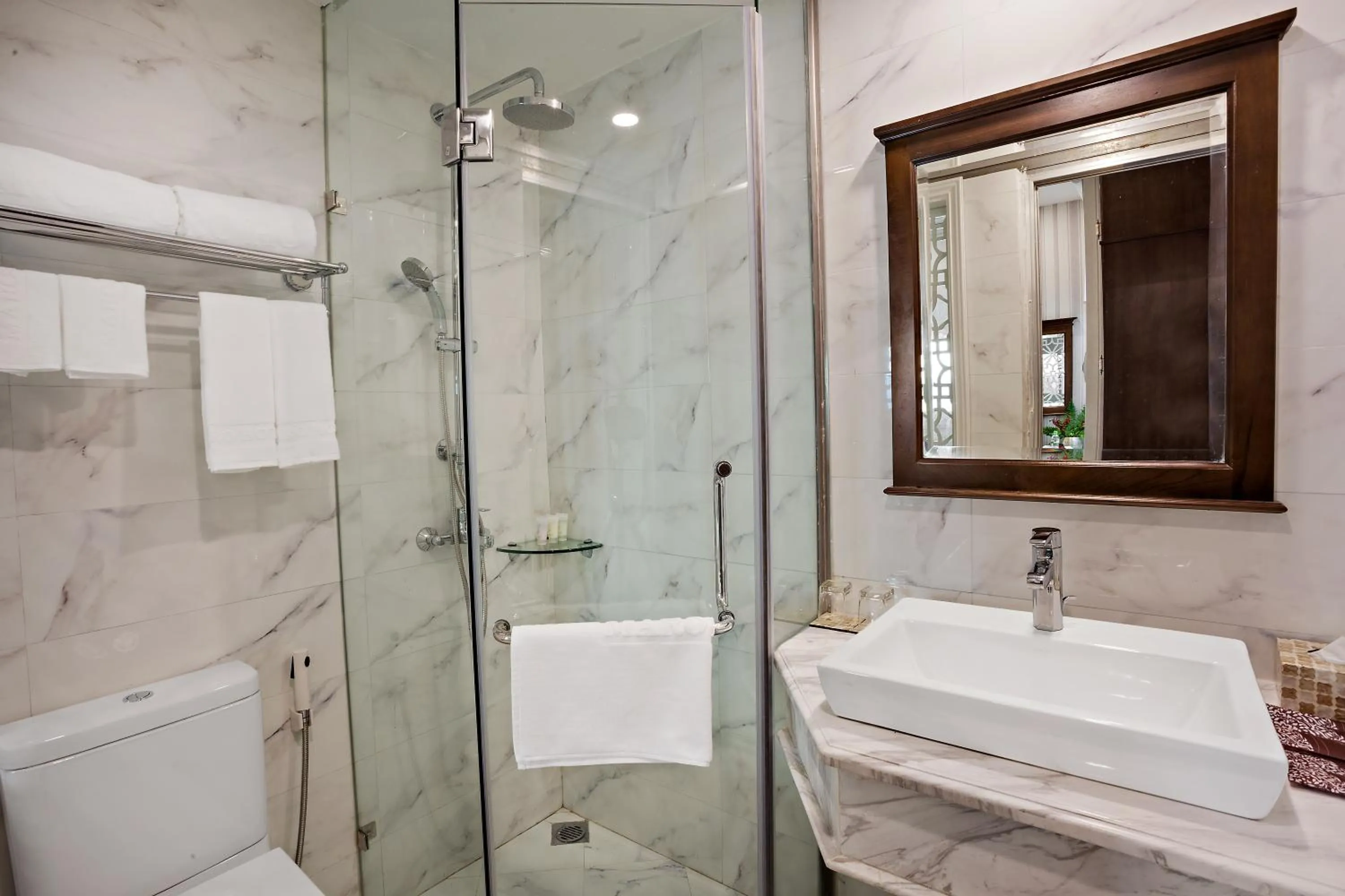 Bathroom in Maro Hotel