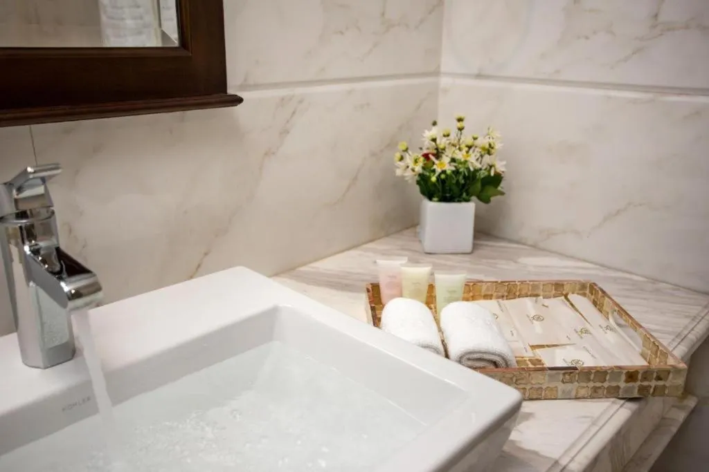 Bathroom in Maro Hotel