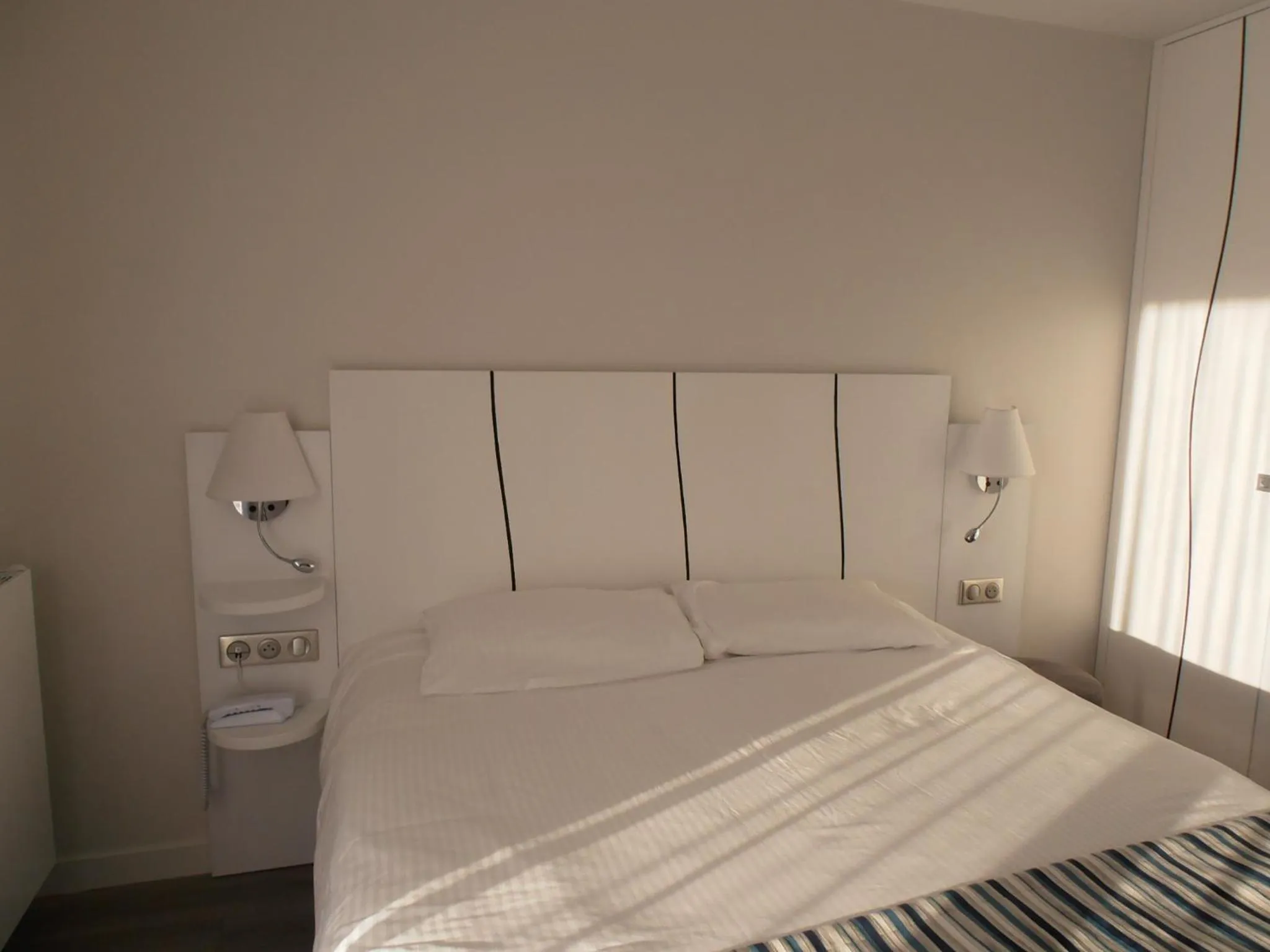 Photo of the whole room in Hôtel Valencia