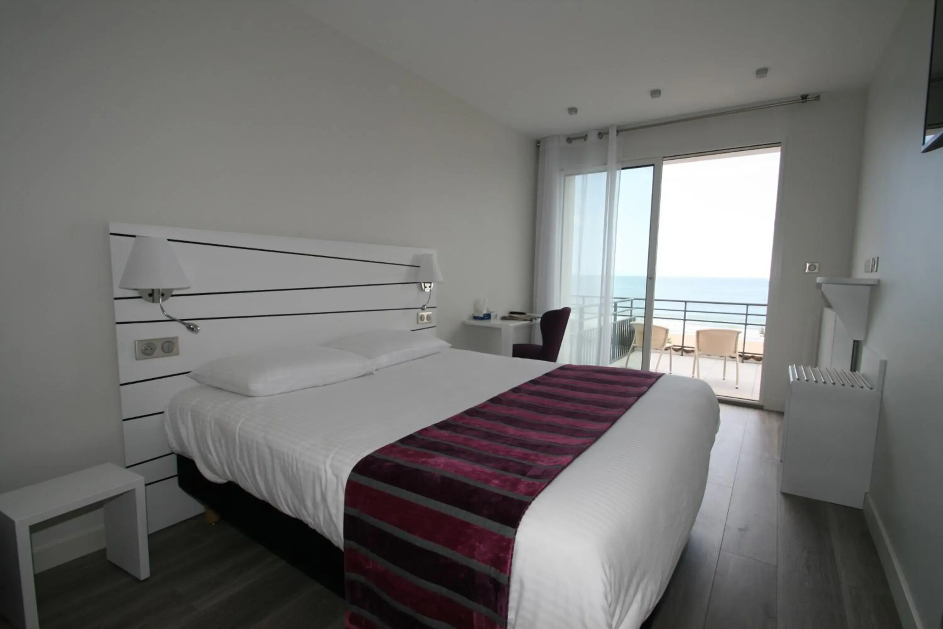 Superior Double or Twin Room with Sea View in Hôtel Valencia Superior Double or Twin Room with Sea View in Hôtel Valencia