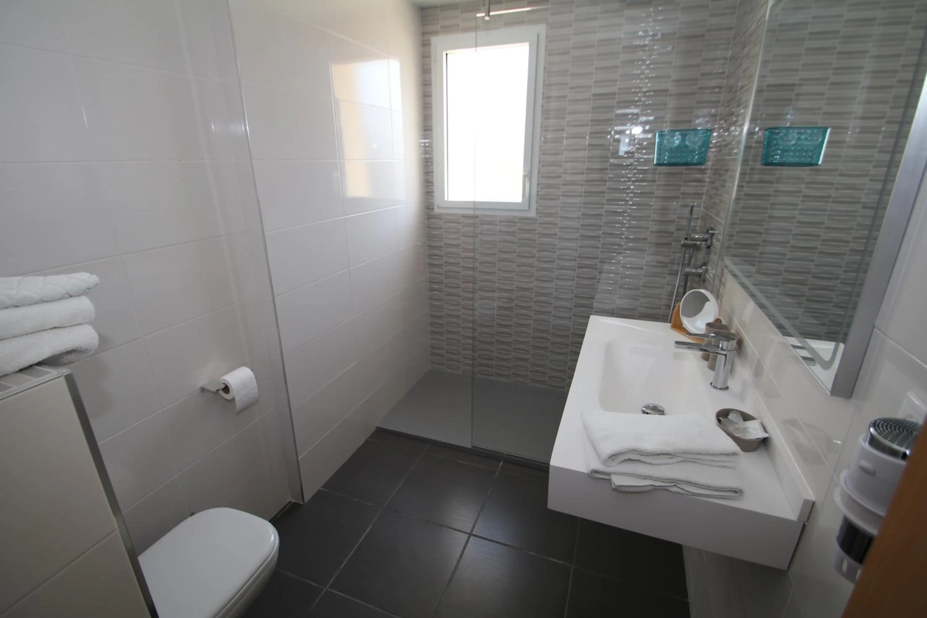 Bathroom in Hôtel Valencia