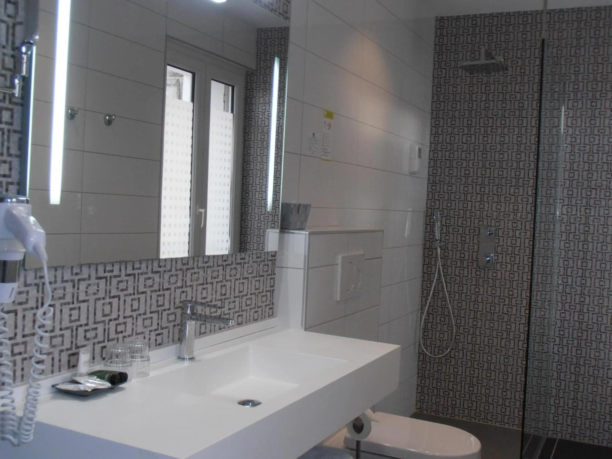 Bathroom in Hôtel Valencia