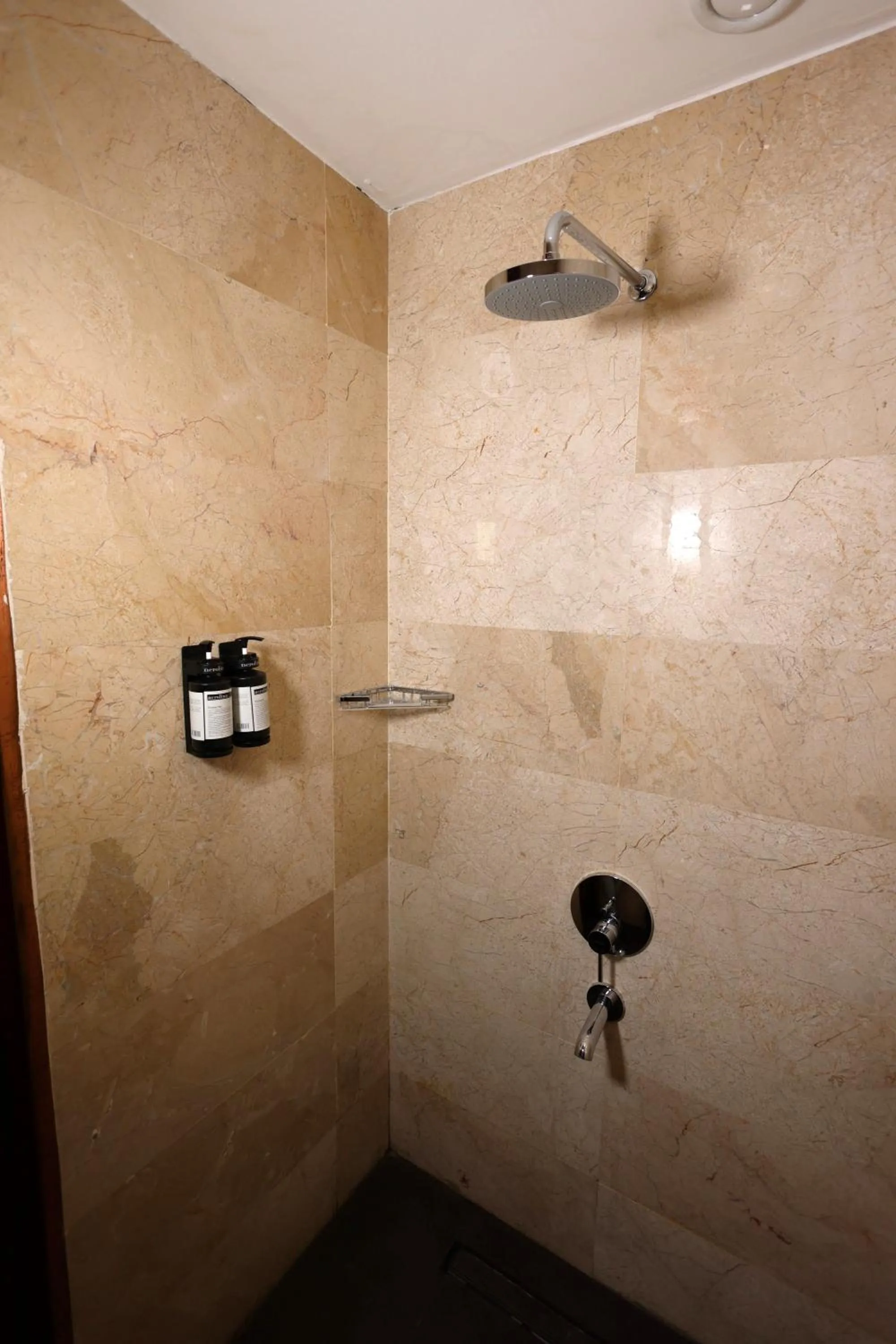 Shower in HSVHN Hotel Hışvahan