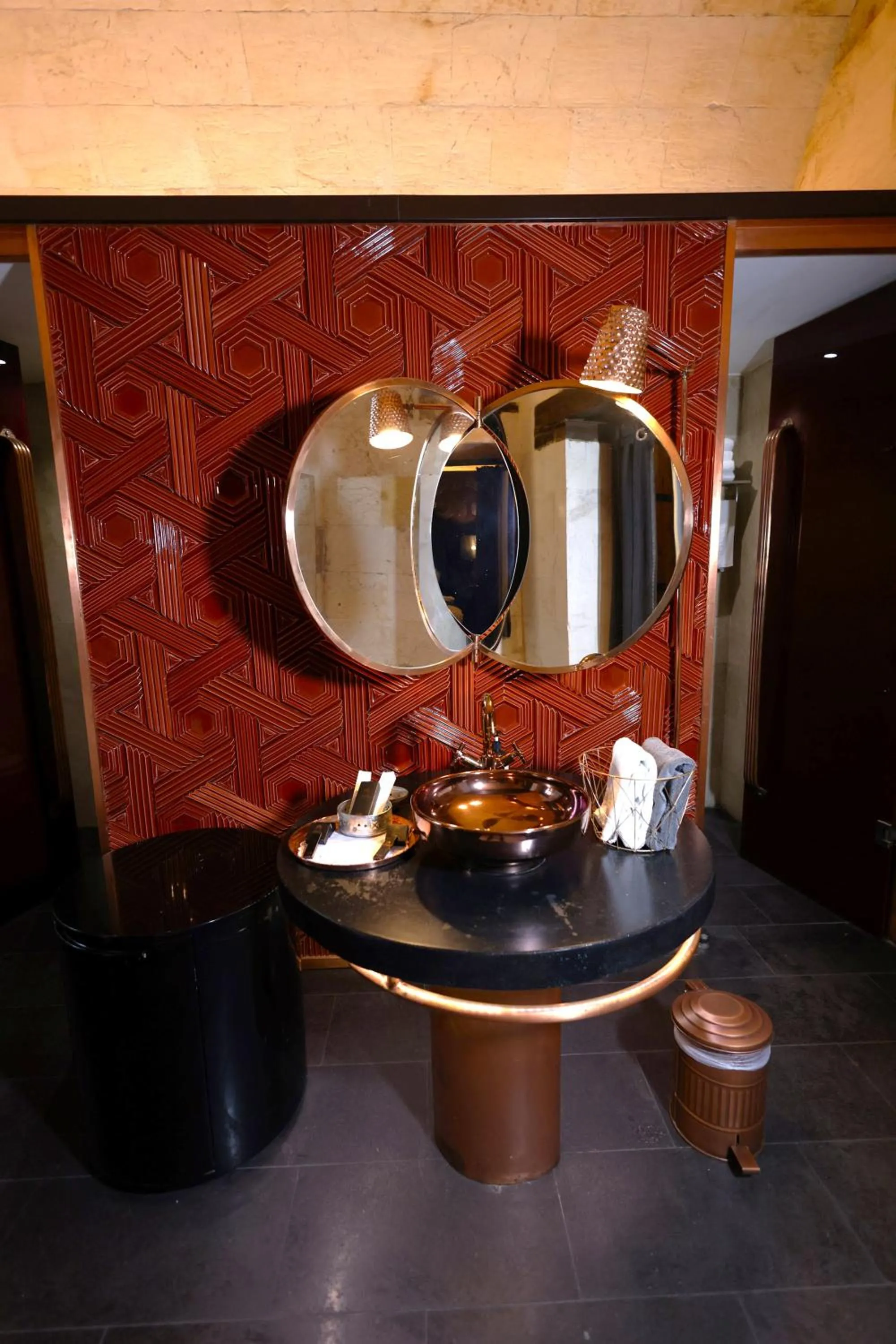 Shower in HSVHN Hotel Hışvahan