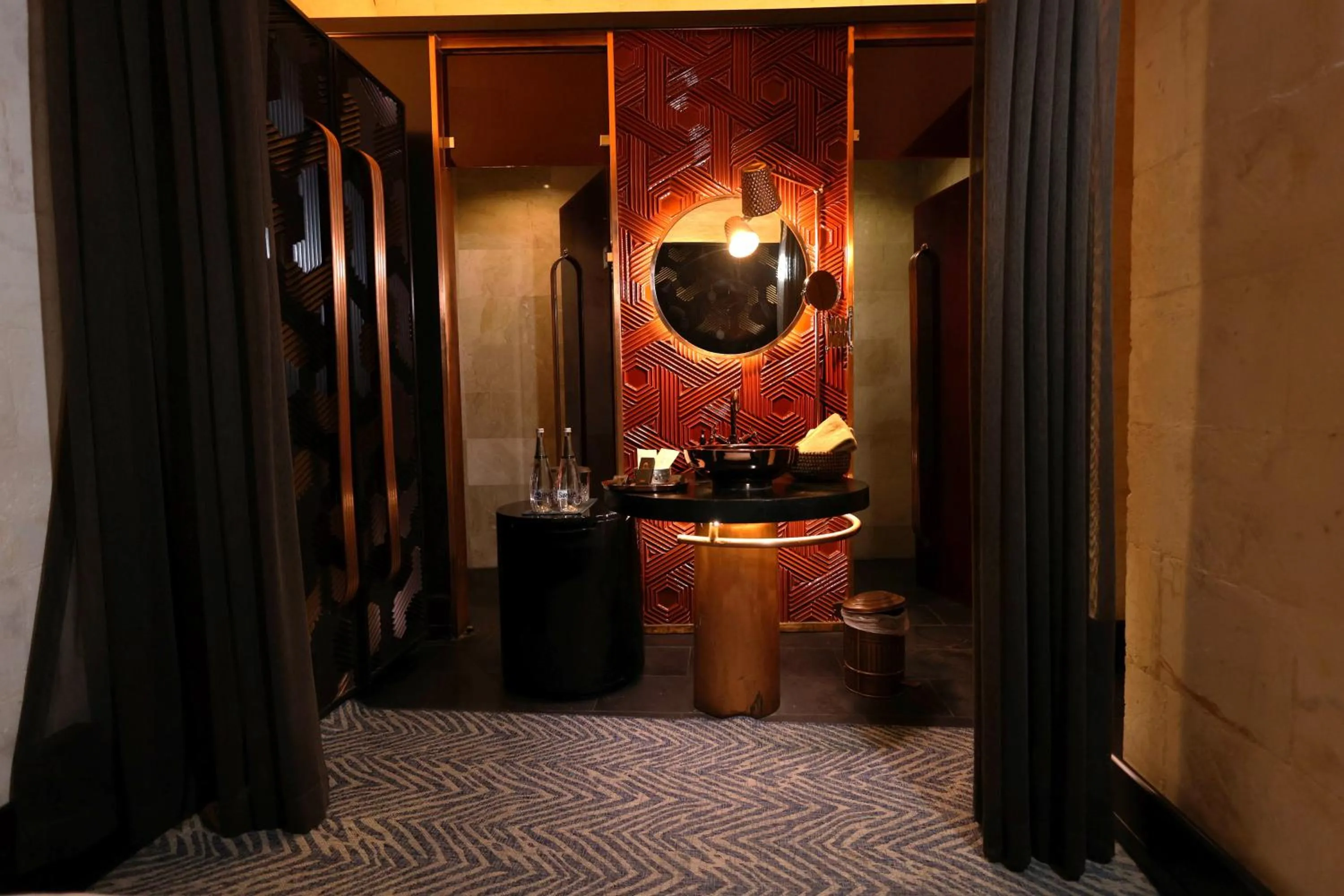 Shower in HSVHN Hotel Hışvahan