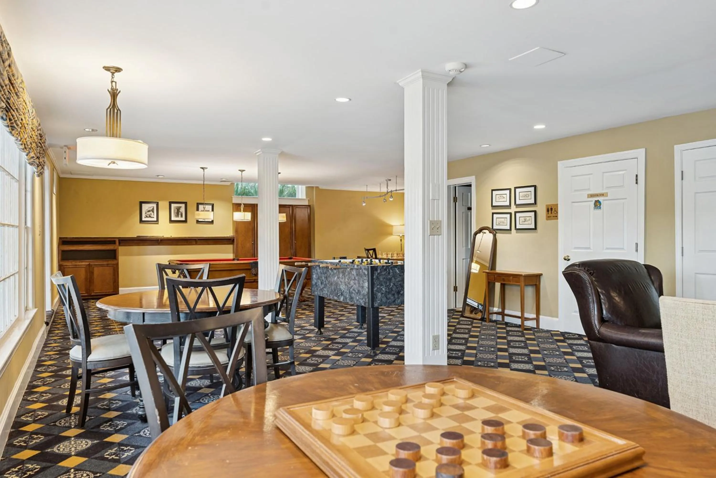 Entertainment in Airlie