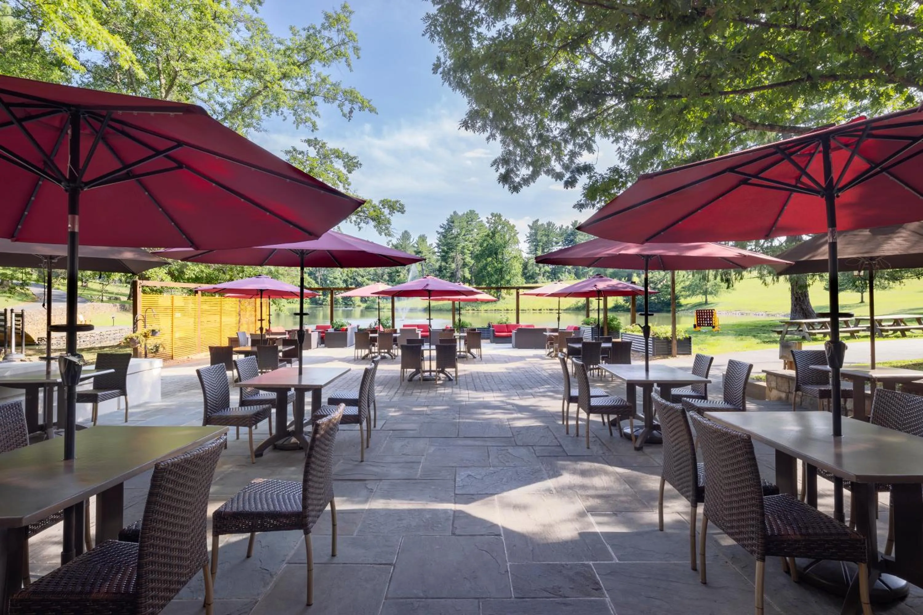 Restaurant/places to eat in Airlie