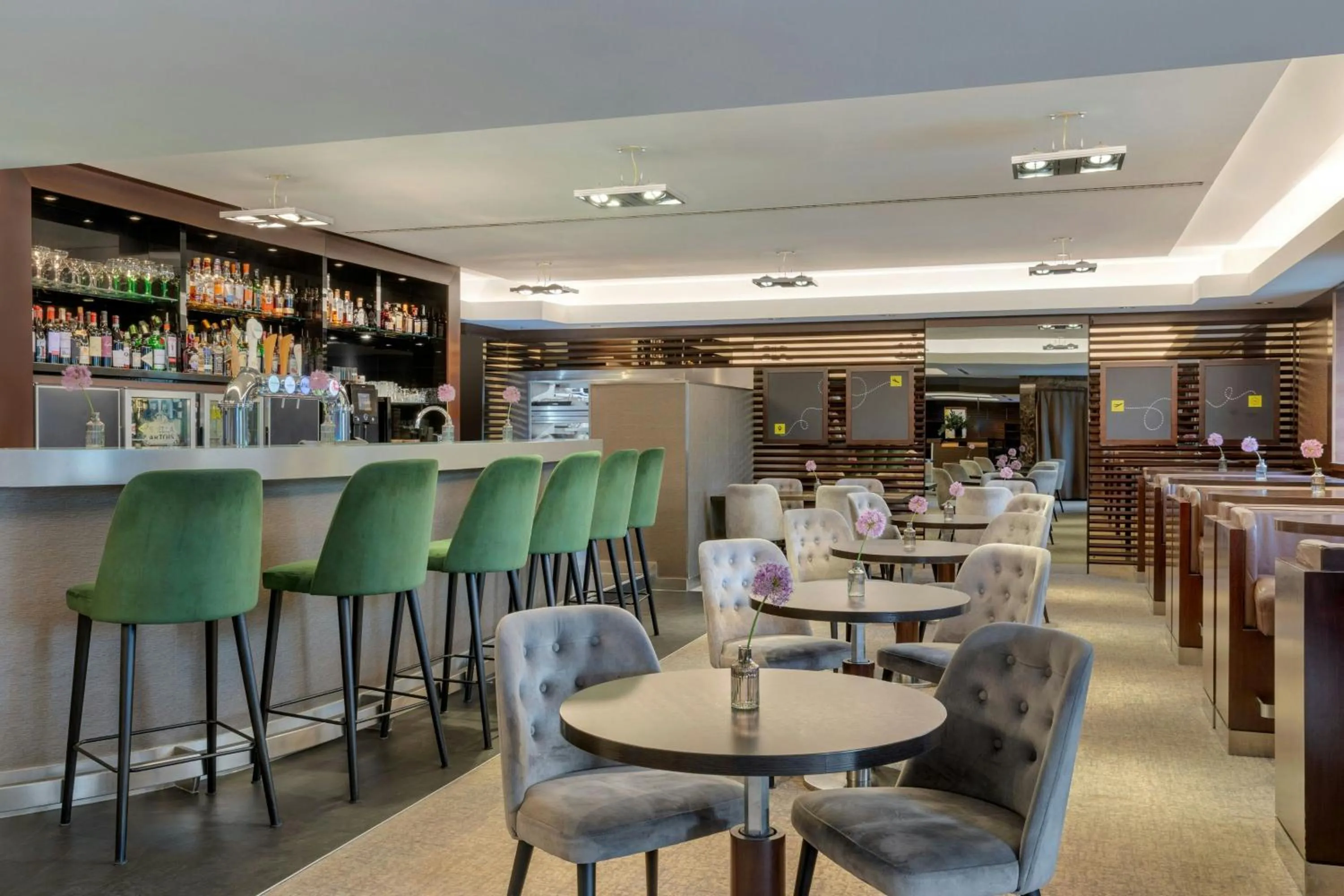 Lounge or bar in Sheraton Brussels Airport Hotel
