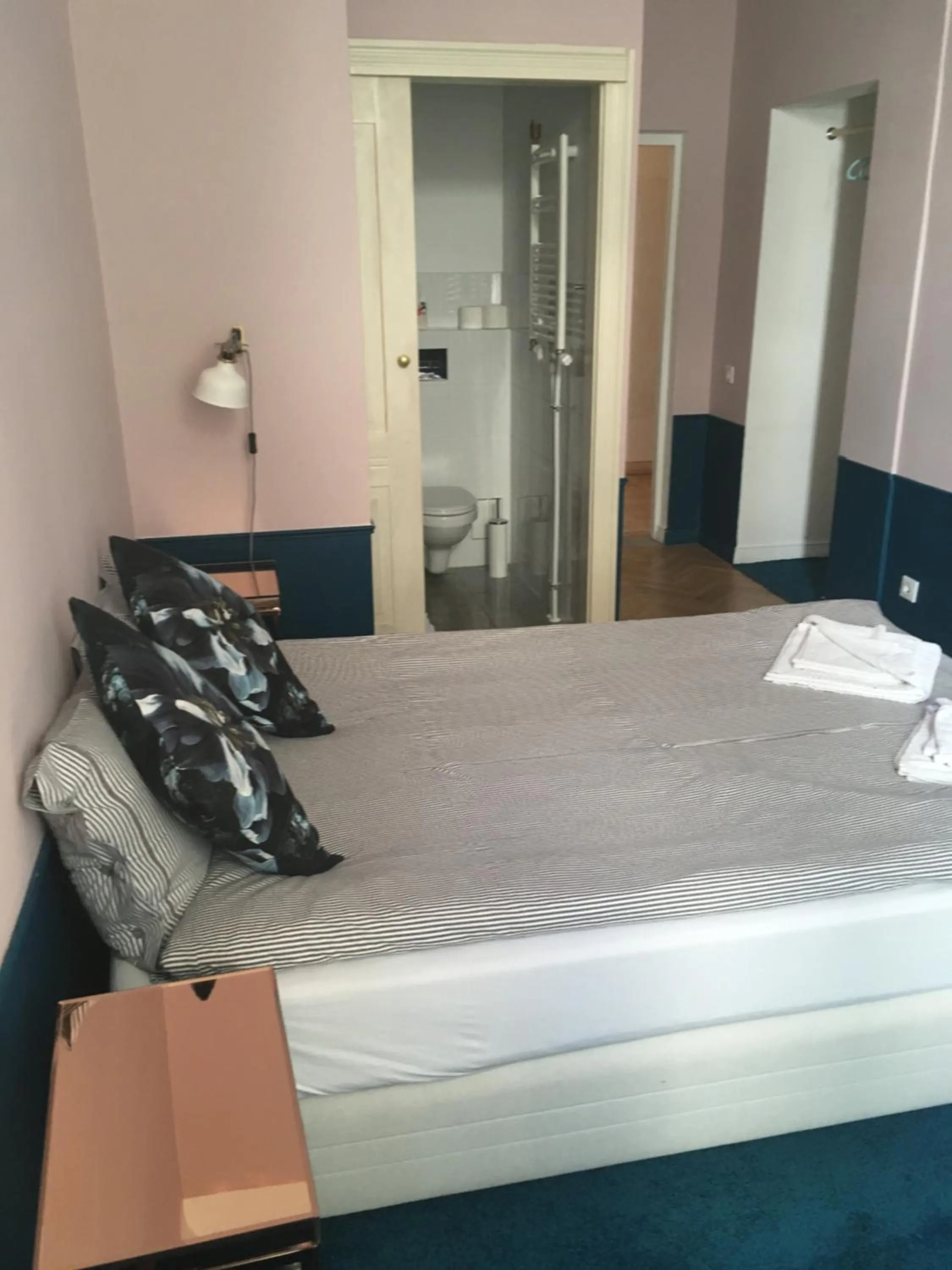 Photo of the whole room, Bed in 4th Floor Bed and Breakfast