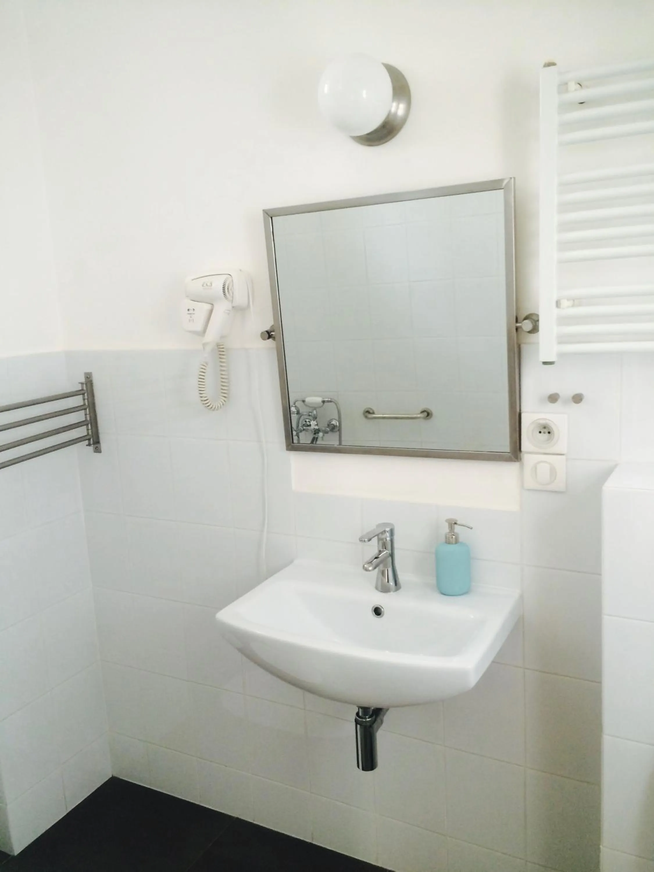 Bathroom in 4th Floor Bed and Breakfast