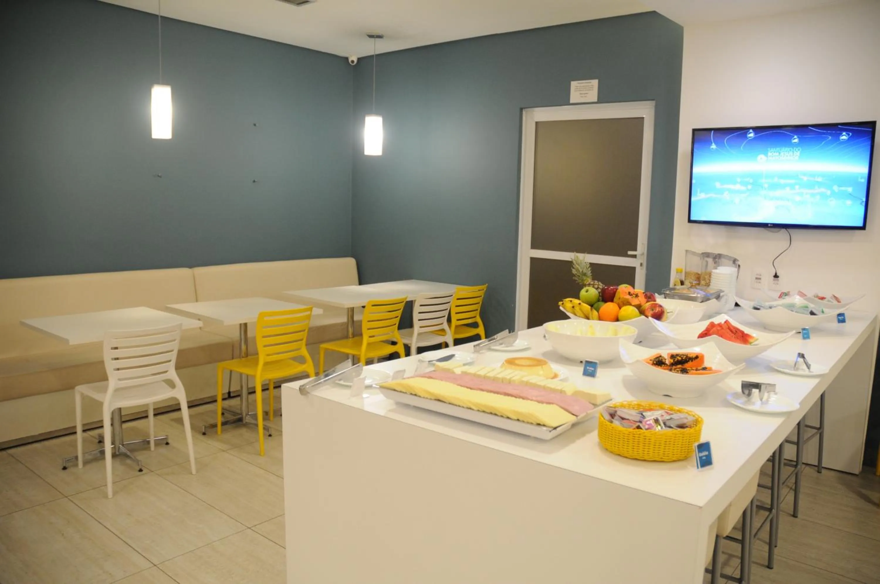 Food and drinks in Golden Tower Aeroporto - Lizz - by Fênix Hotéis