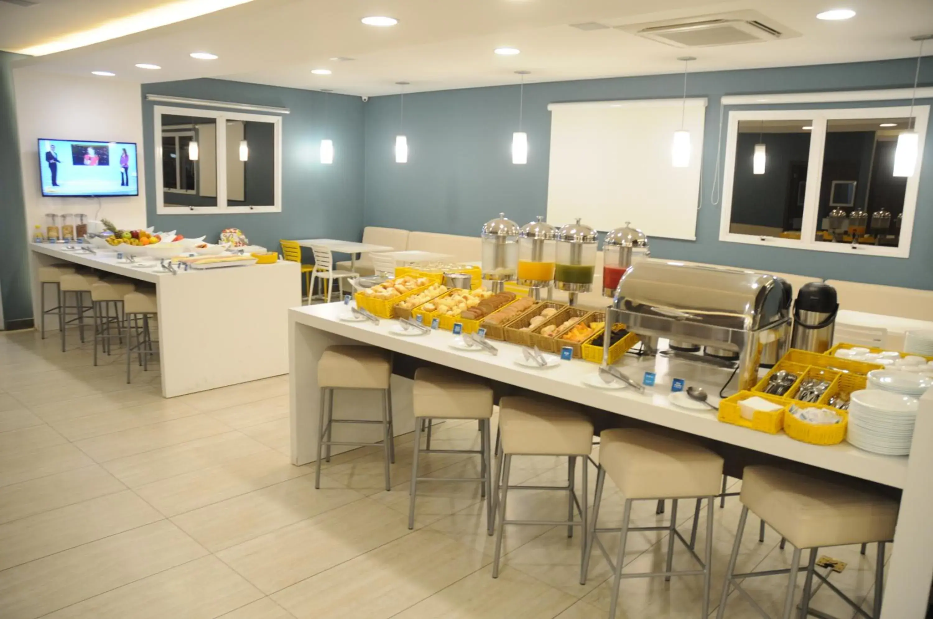 Food and drinks in Golden Tower Aeroporto - Lizz - by Fênix Hotéis Food and drinks in Golden Tower Aeroporto - Lizz - by Fênix Hotéis