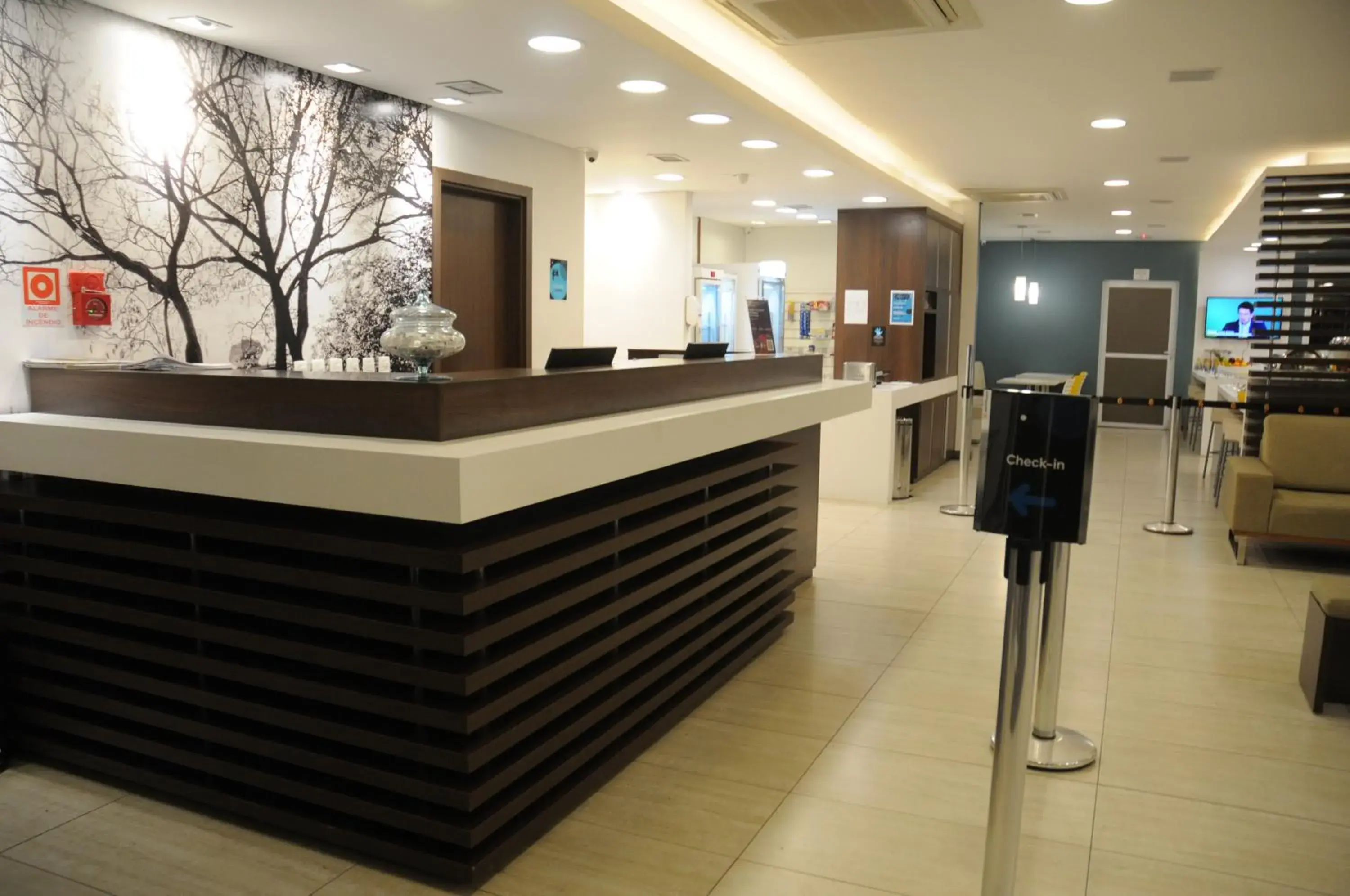 Lobby or reception in Golden Tower Aeroporto - Lizz - by Fênix Hotéis Lobby or reception in Golden Tower Aeroporto - Lizz - by Fênix Hotéis