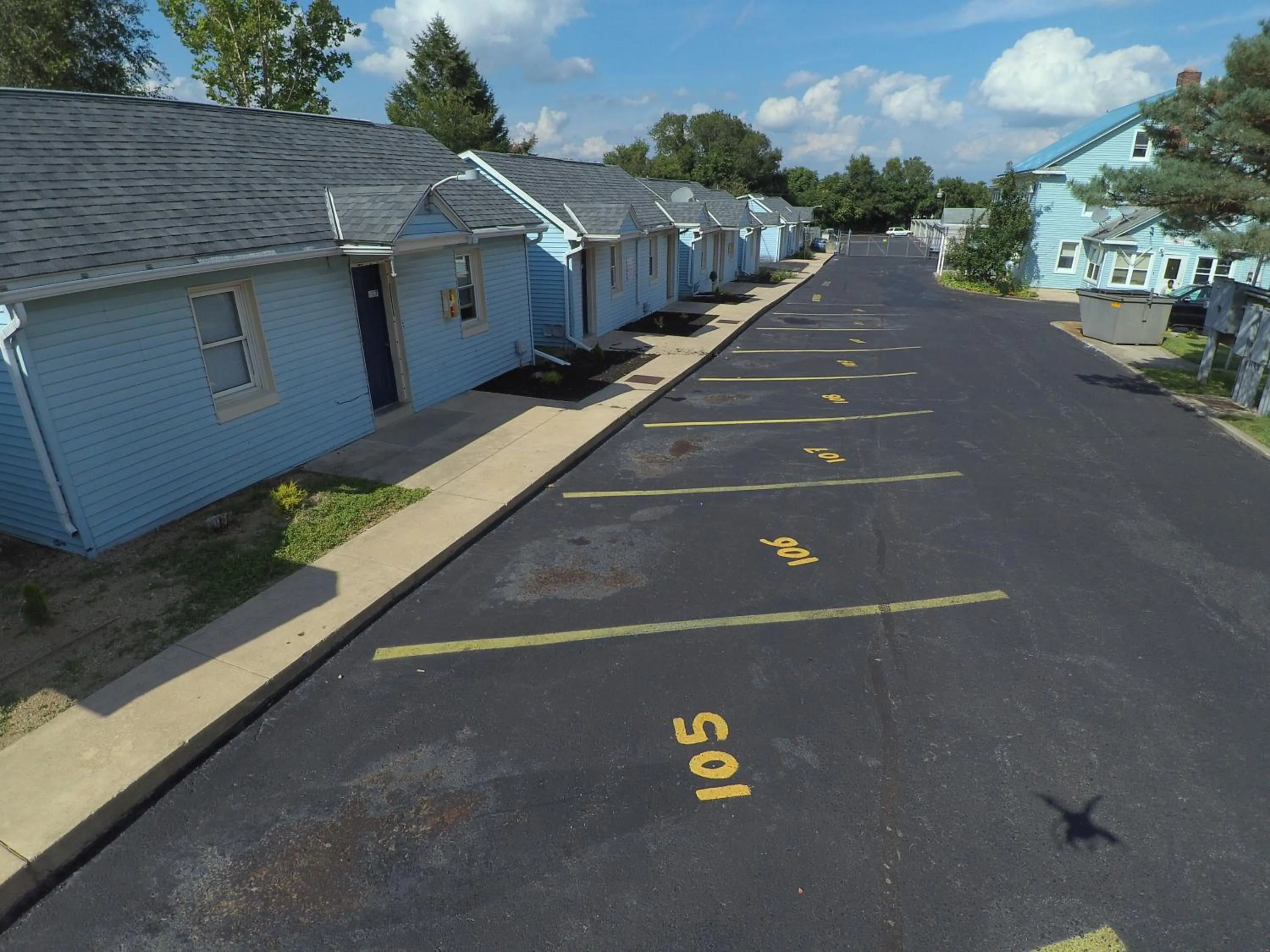 Property building in Cottage Inn - Grantville